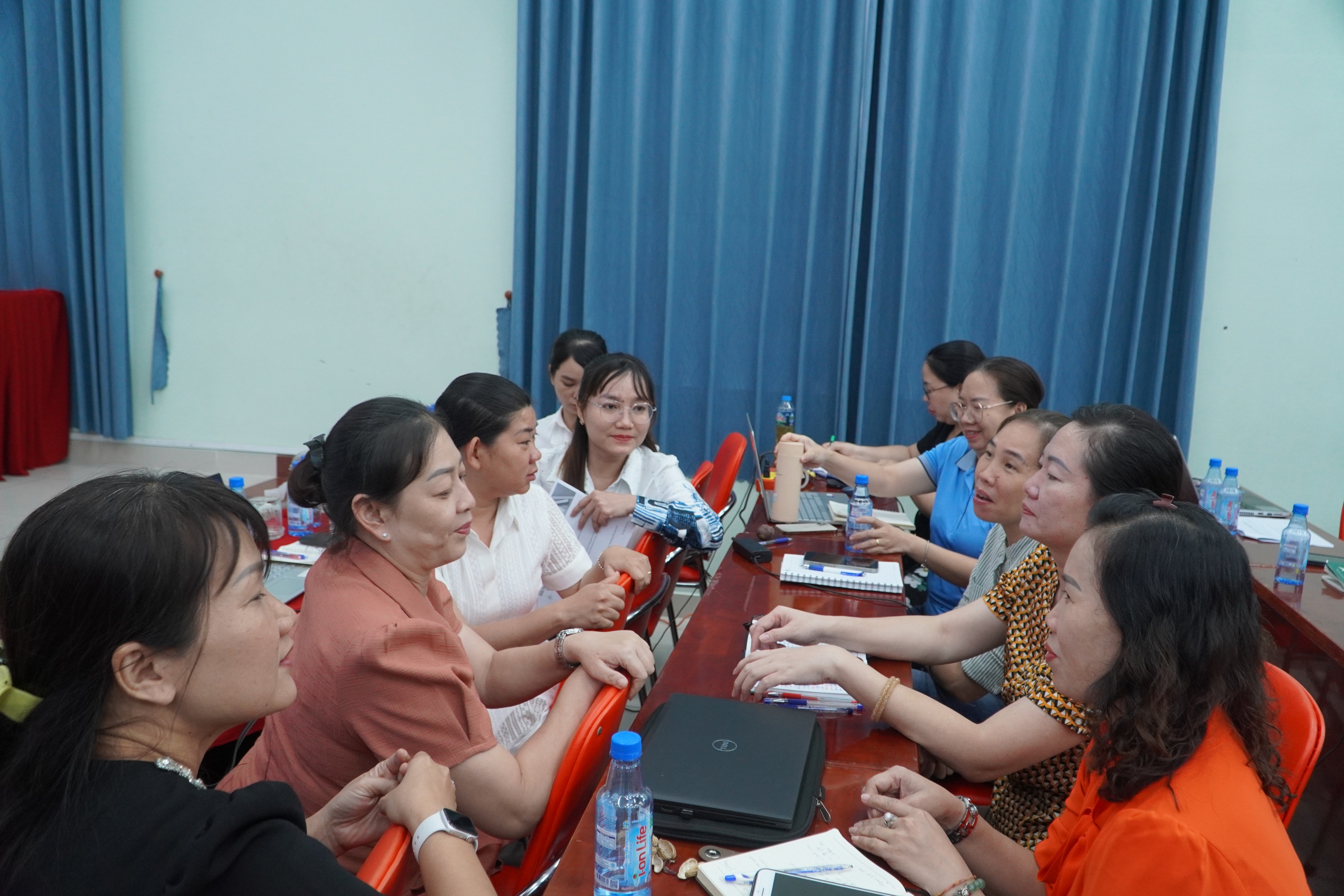 TP HCM: Khi thầy, c&ocirc; "học" viết th&ocirc;ng c&aacute;o b&aacute;o ch&iacute;, sắm vai nh&agrave; b&aacute;o- Ảnh 6.