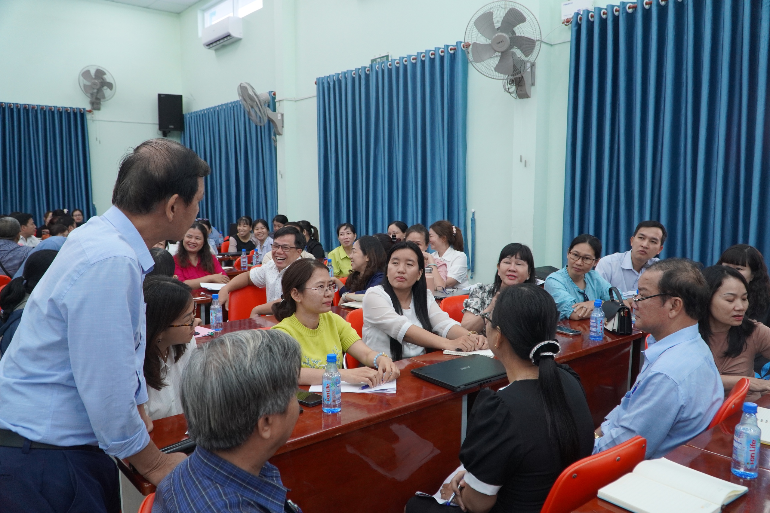 TP HCM: Khi thầy, c&ocirc; "học" viết th&ocirc;ng c&aacute;o b&aacute;o ch&iacute;, sắm vai nh&agrave; b&aacute;o- Ảnh 8.