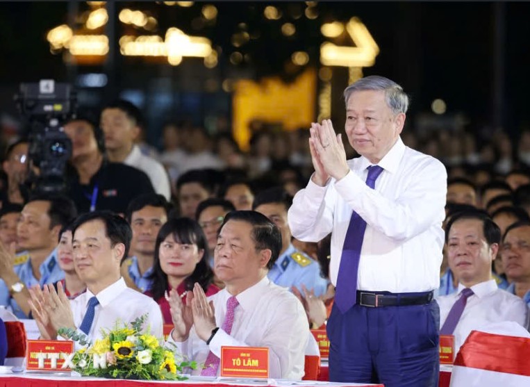 Tổng B&iacute; thư, Chủ tịch nước T&ocirc; L&acirc;m dự chương tr&igrave;nh ch&iacute;nh luận nghệ thuật đặc biệt "Lời Người để lại"- Ảnh 3.