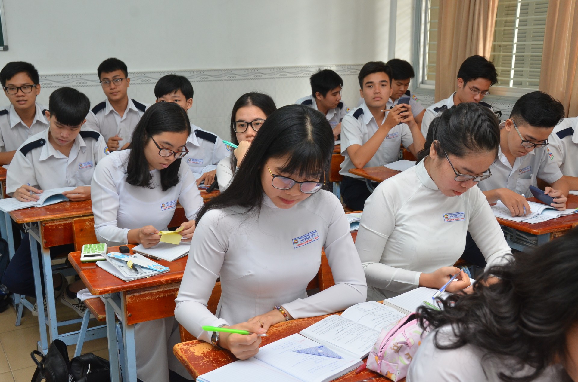 Mục ti&ecirc;u của việc giảng dạy v&agrave; học tập ở trường phổ th&ocirc;ng l&agrave; học sinh đạt được chuẩn kiến thức trong chương tr&igrave;nh gi&aacute;o dục Ảnh: Tấn Thạnh