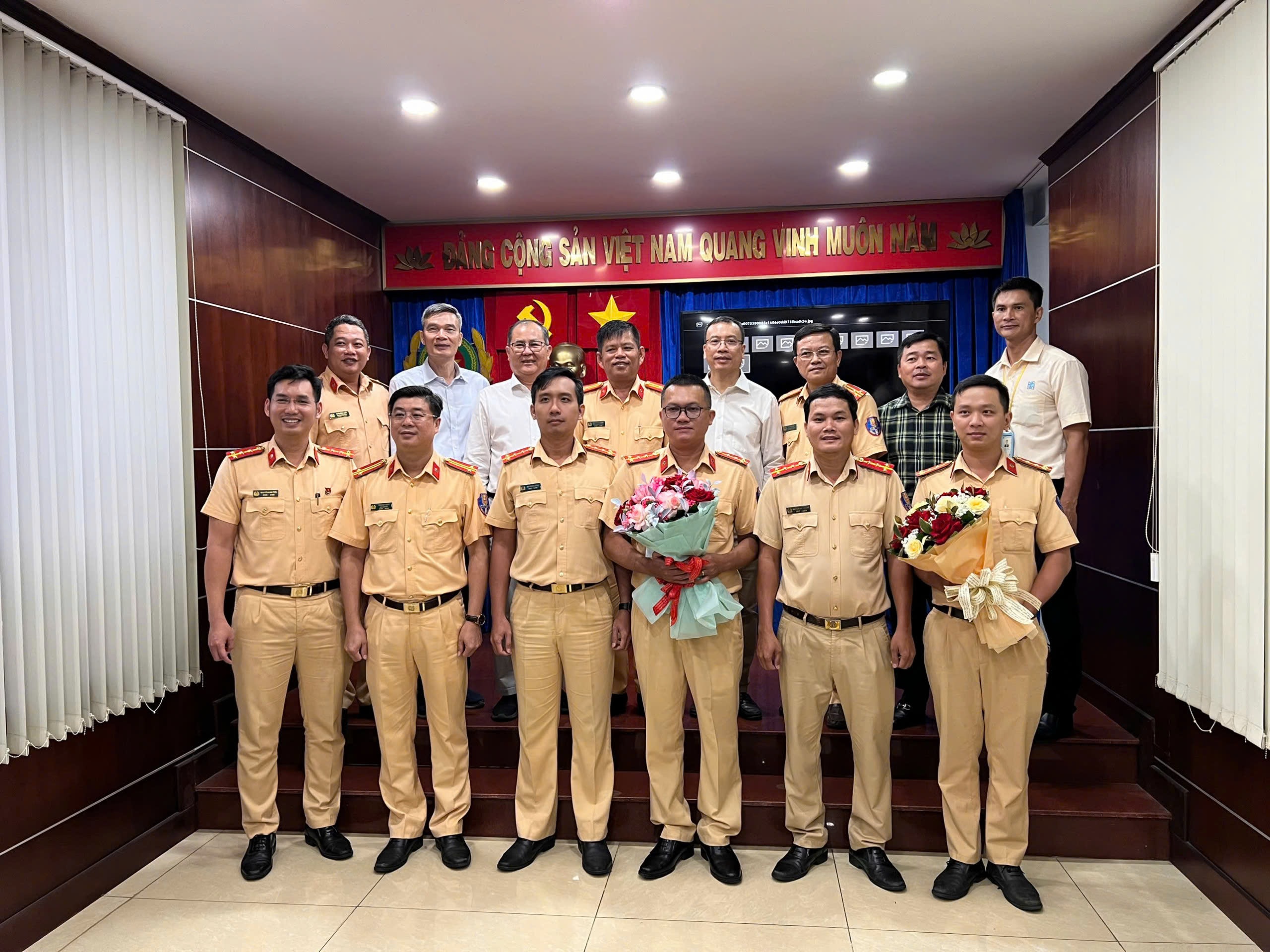 Vụ CSGT TP HCM hộ tống tr&aacute;i tim hiến tặng: Đại học Y Dược TP HCM cảm ơn CSGT- Ảnh 2.