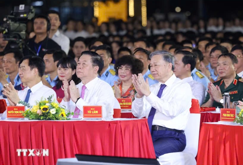 Tổng B&iacute; thư, Chủ tịch nước T&ocirc; L&acirc;m dự chương tr&igrave;nh ch&iacute;nh luận nghệ thuật đặc biệt "Lời Người để lại"- Ảnh 4.