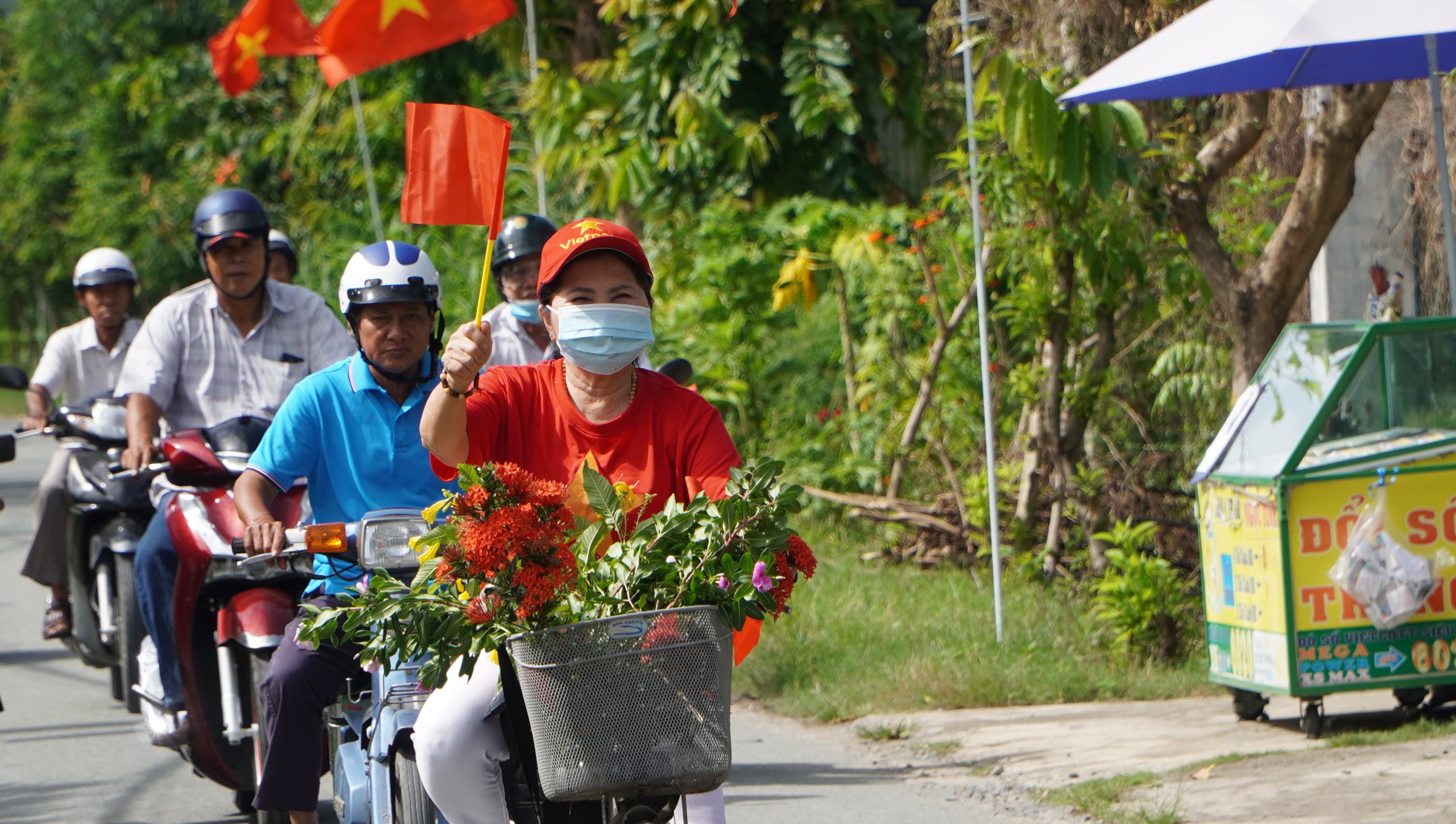 Ra mắt Đường cờ Tổ quốc d&agrave;i gần 7 km tại huyện Củ Chi dịp lễ Quốc kh&aacute;nh 2-9- Ảnh 5.