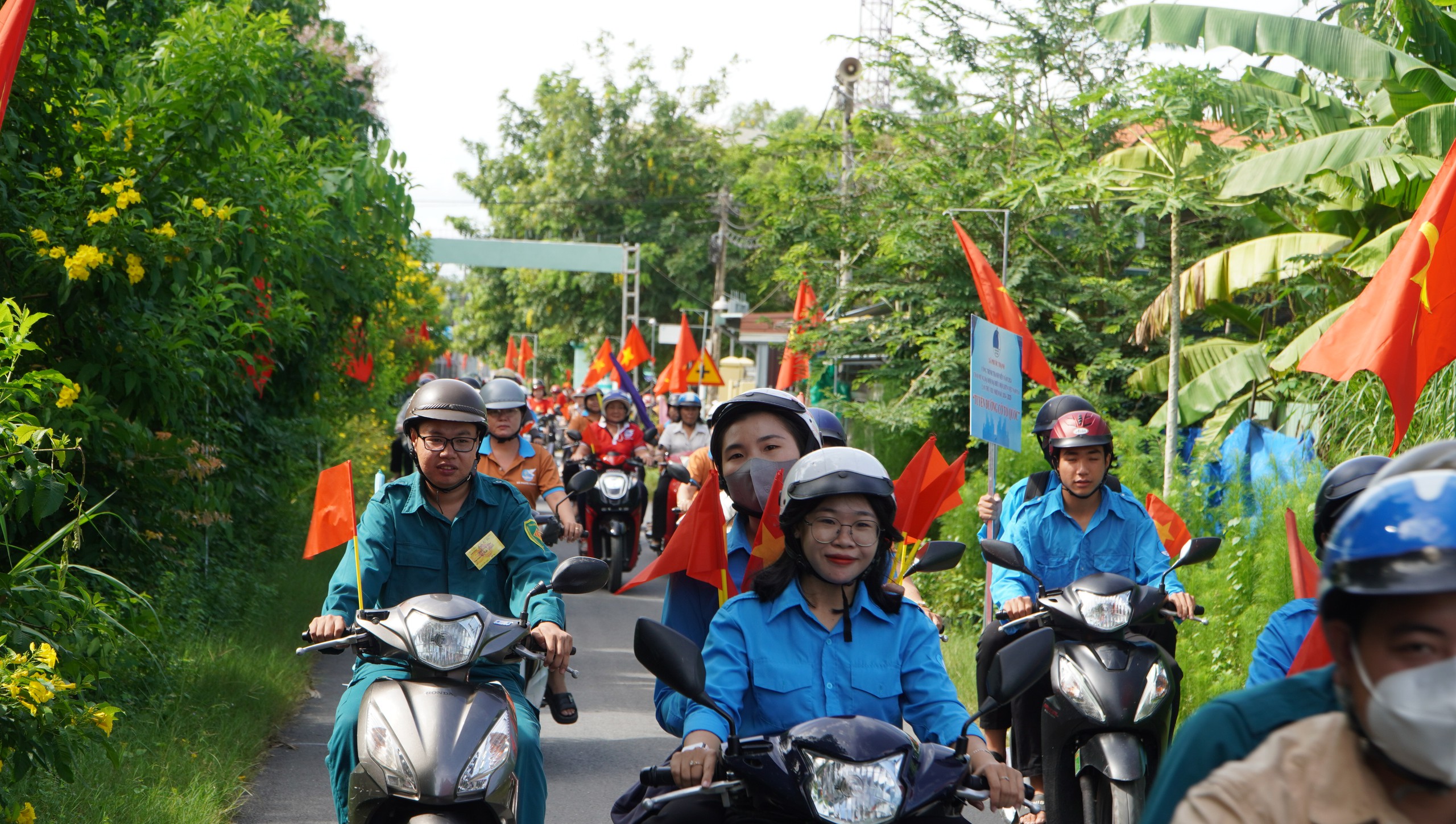Ra mắt Đường cờ Tổ quốc d&agrave;i gần 7 km tại huyện Củ Chi dịp lễ Quốc kh&aacute;nh 2-9- Ảnh 8.