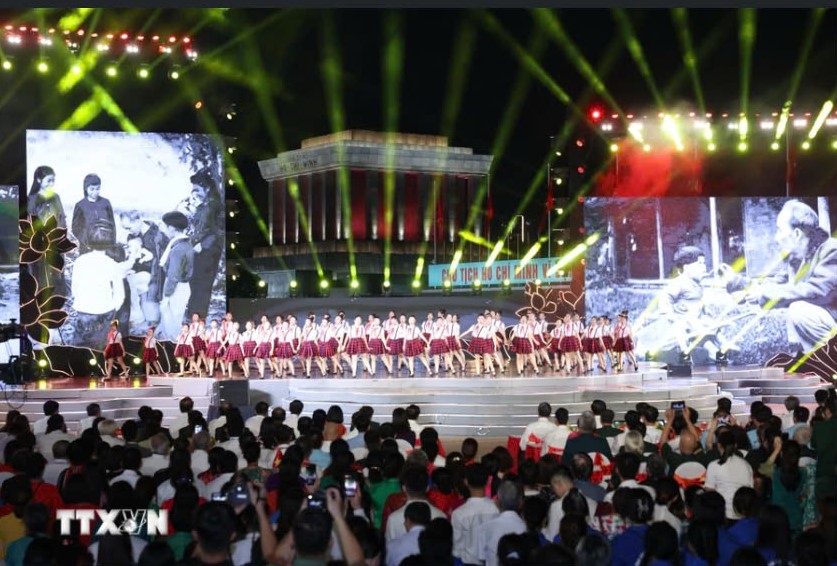 Tổng B&iacute; thư, Chủ tịch nước T&ocirc; L&acirc;m dự chương tr&igrave;nh ch&iacute;nh luận nghệ thuật đặc biệt "Lời Người để lại"- Ảnh 6.