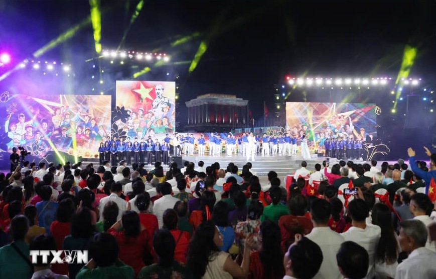 Tổng B&iacute; thư, Chủ tịch nước T&ocirc; L&acirc;m dự chương tr&igrave;nh ch&iacute;nh luận nghệ thuật đặc biệt "Lời Người để lại"- Ảnh 8.