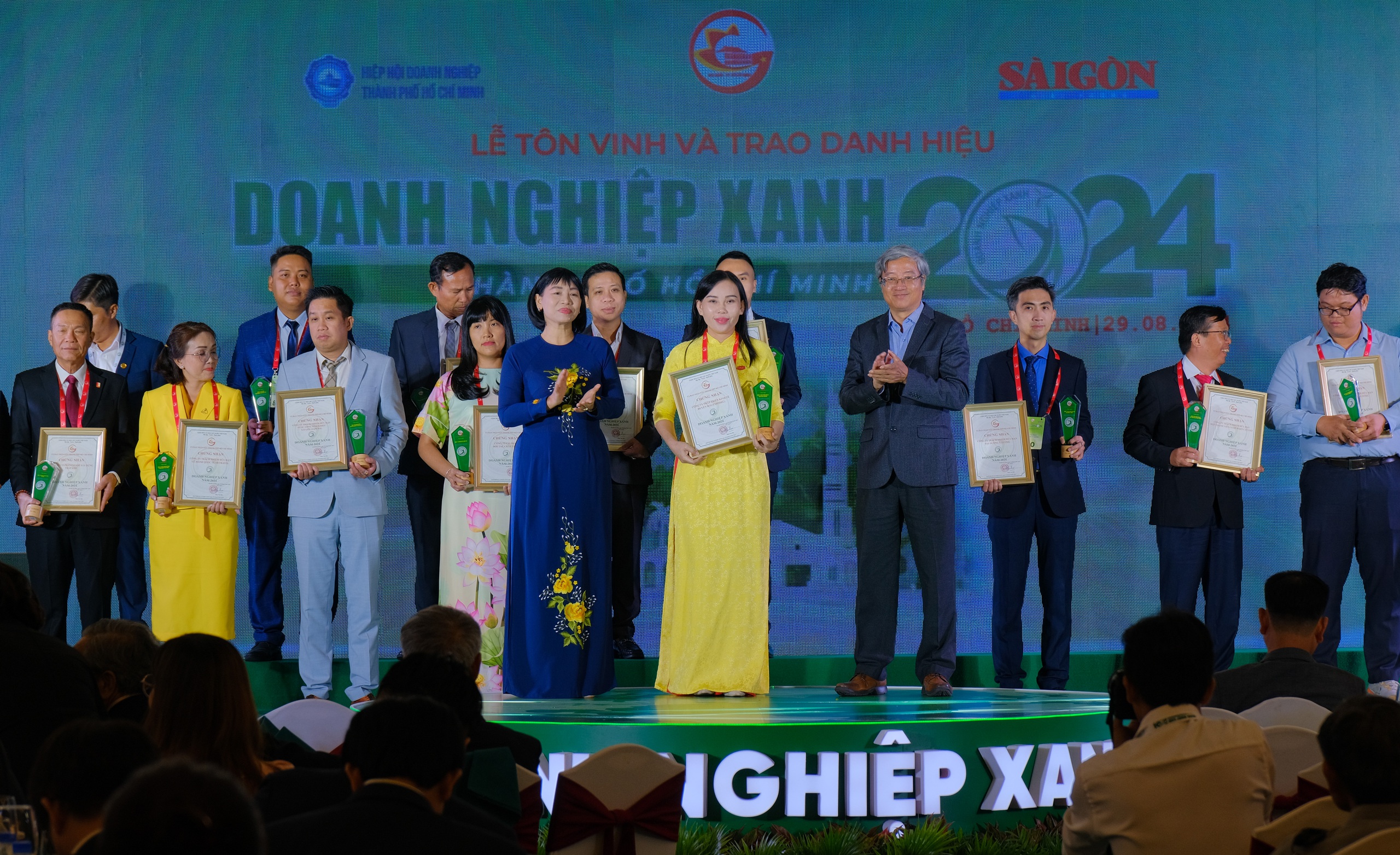 SATRA tiếp tục nhận danh hiệu &ldquo;Doanh nghiệp xanh TP HCM năm 2024&rdquo;- Ảnh 2.