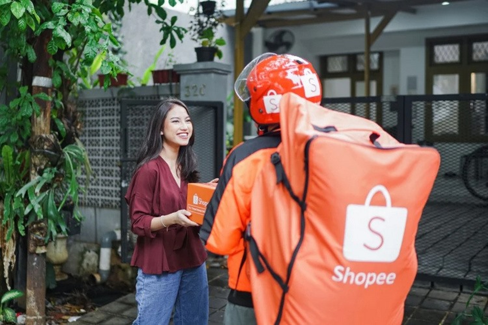 Người d&ugrave;ng chi ti&ecirc;u thận trọng dịp cuối năm, s&agrave;n TMĐT gia tăng ưu đ&atilde;i đi đ&ocirc;i với n&acirc;ng cấp dịch vụ- Ảnh 4.