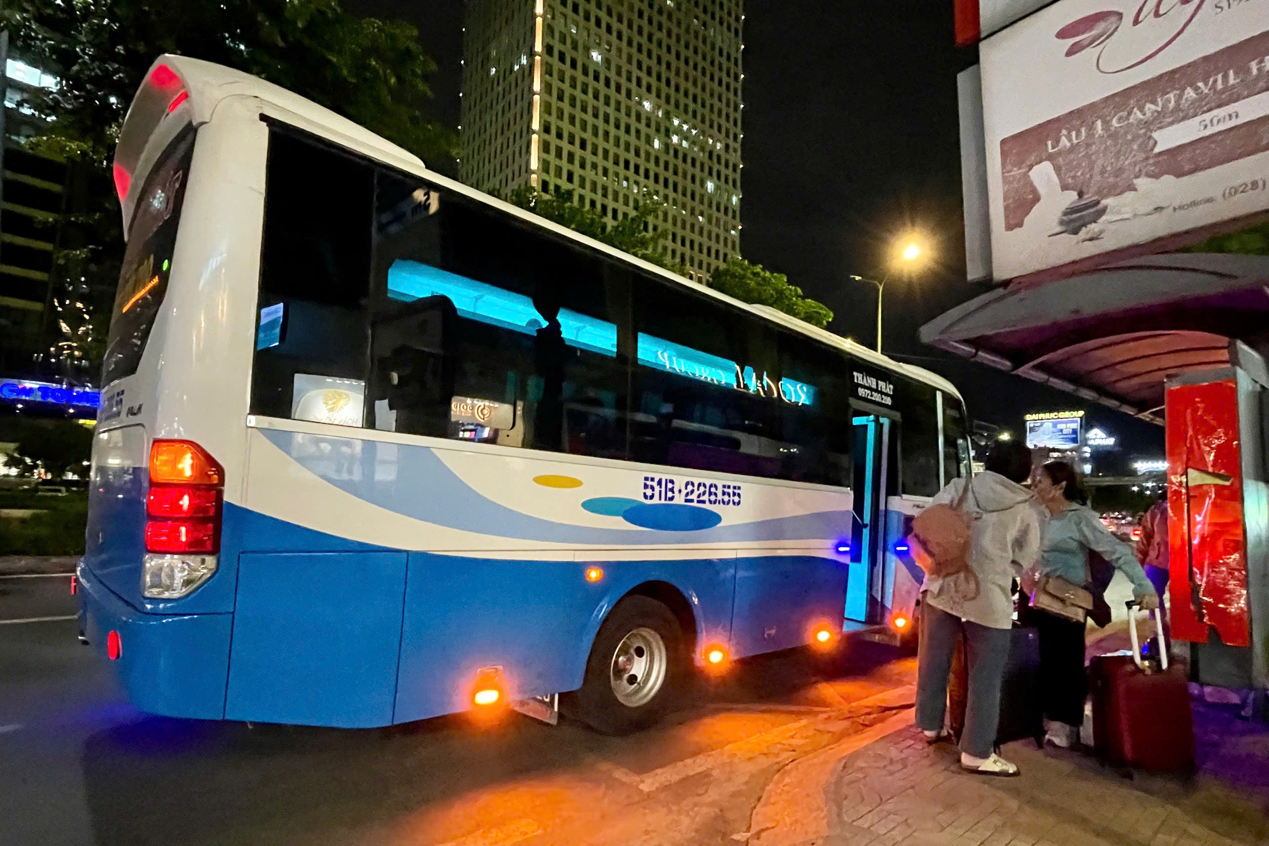 "Xe dù, bến cóc" lộng hành nhiều nơi, người dân bức xúc- Ảnh 5.