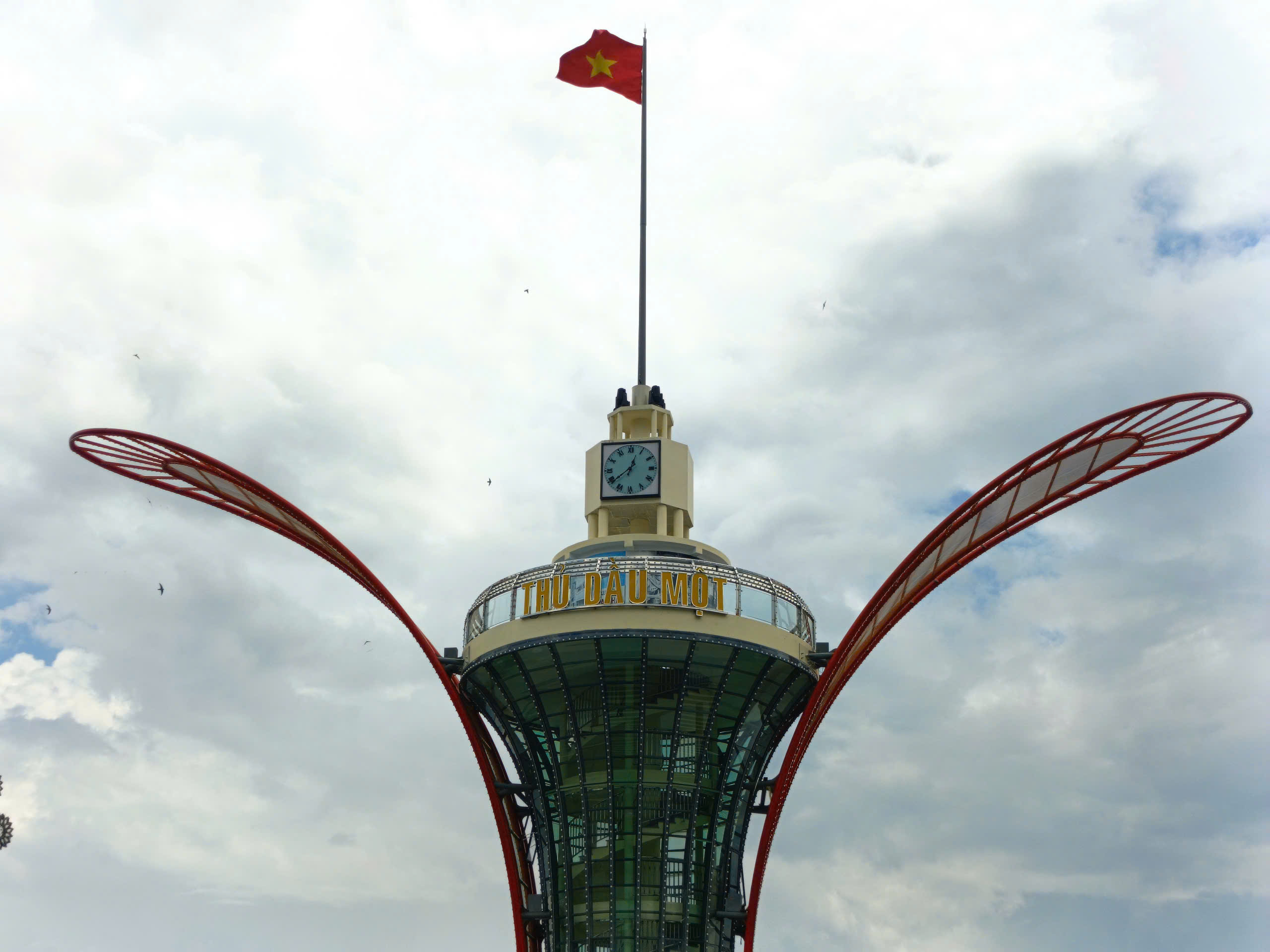 Hình ảnh biểu tượng "Cánh hoa dầu" 10 tỉ đồng sắp ra mắt ở Thủ Dầu Một- Ảnh 1.