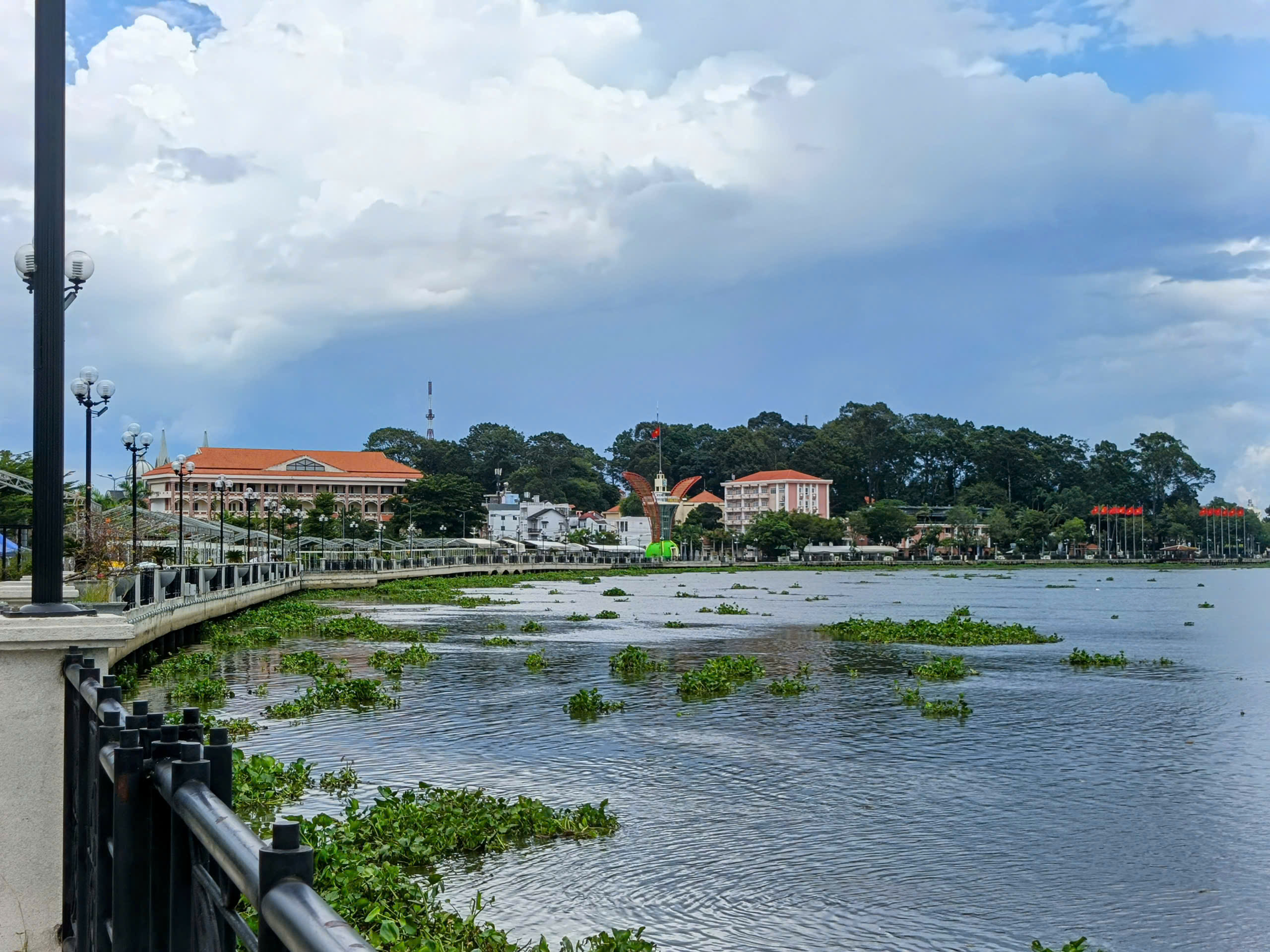 Hình ảnh biểu tượng "Cánh hoa dầu" 10 tỉ đồng sắp ra mắt ở Thủ Dầu Một- Ảnh 3.