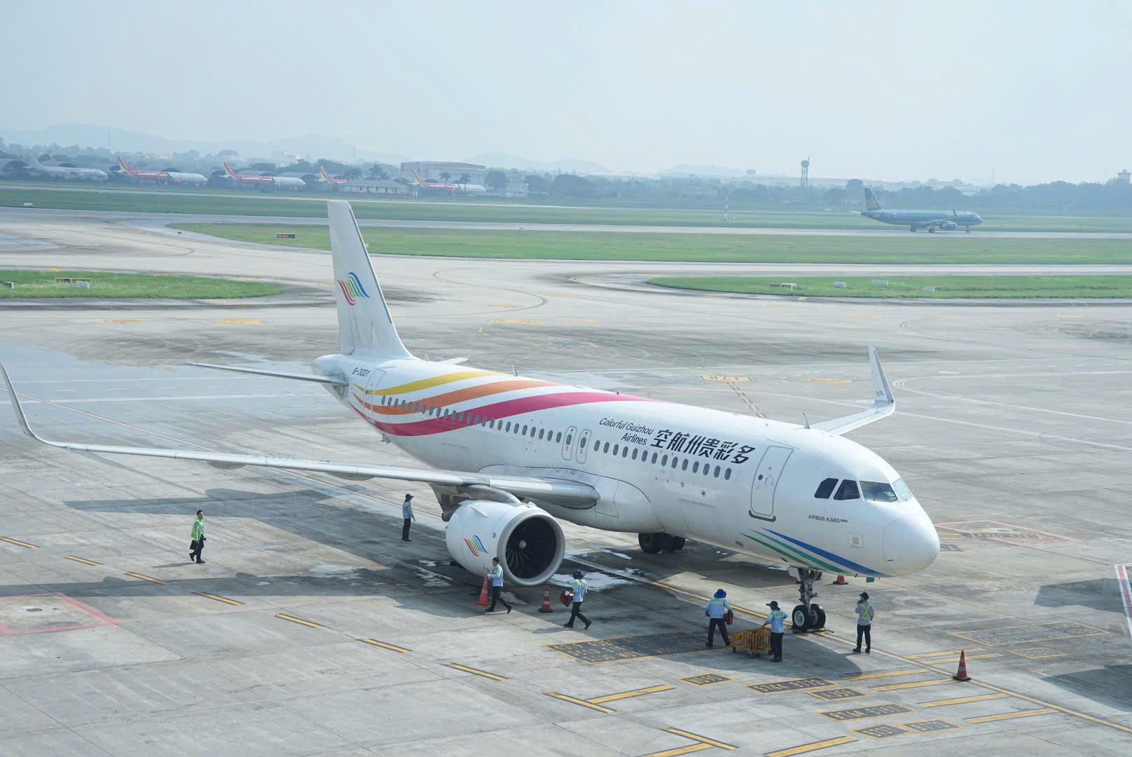 8 giờ 50, chuyến bay GY 701 KWE – HAN từ TP Quý Dương, Trung Quốc đã hạ cánh an toàn tại sân bay Nội Bài và cất cánh quay về Quý Dương lúc 10 giờ 20