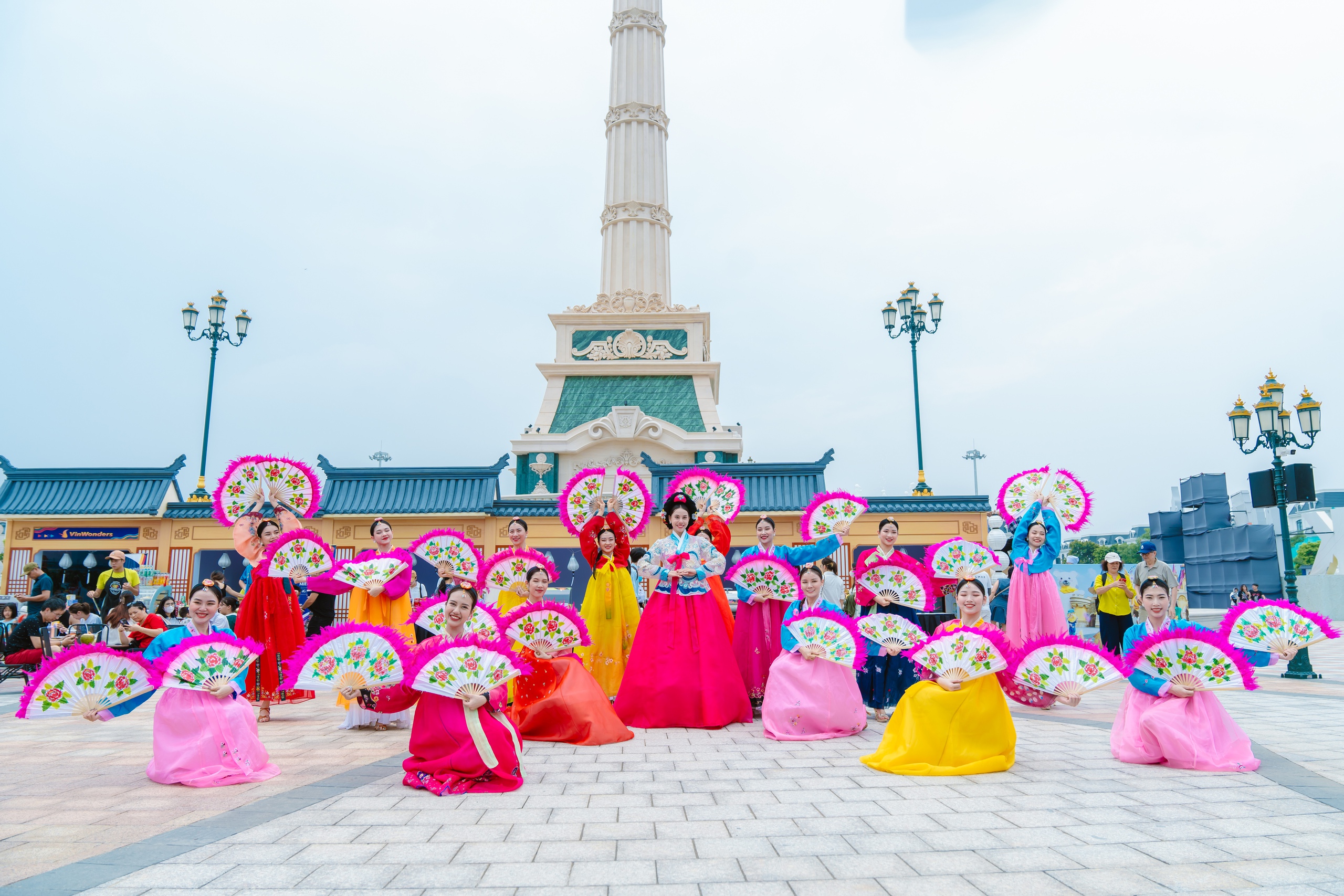 Chơi Tết Trung thu, chu du Nhật - H&agrave;n tại 8WONDER Moon Festival- Ảnh 2.
