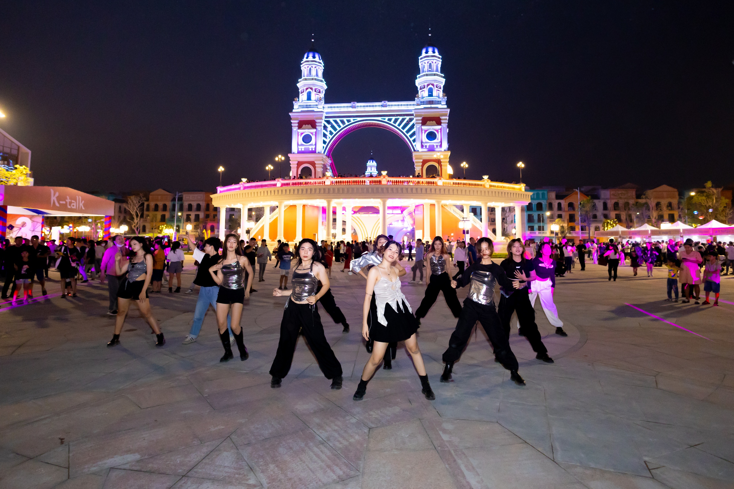 Chơi Tết Trung thu, chu du Nhật - H&agrave;n tại 8WONDER Moon Festival- Ảnh 3.