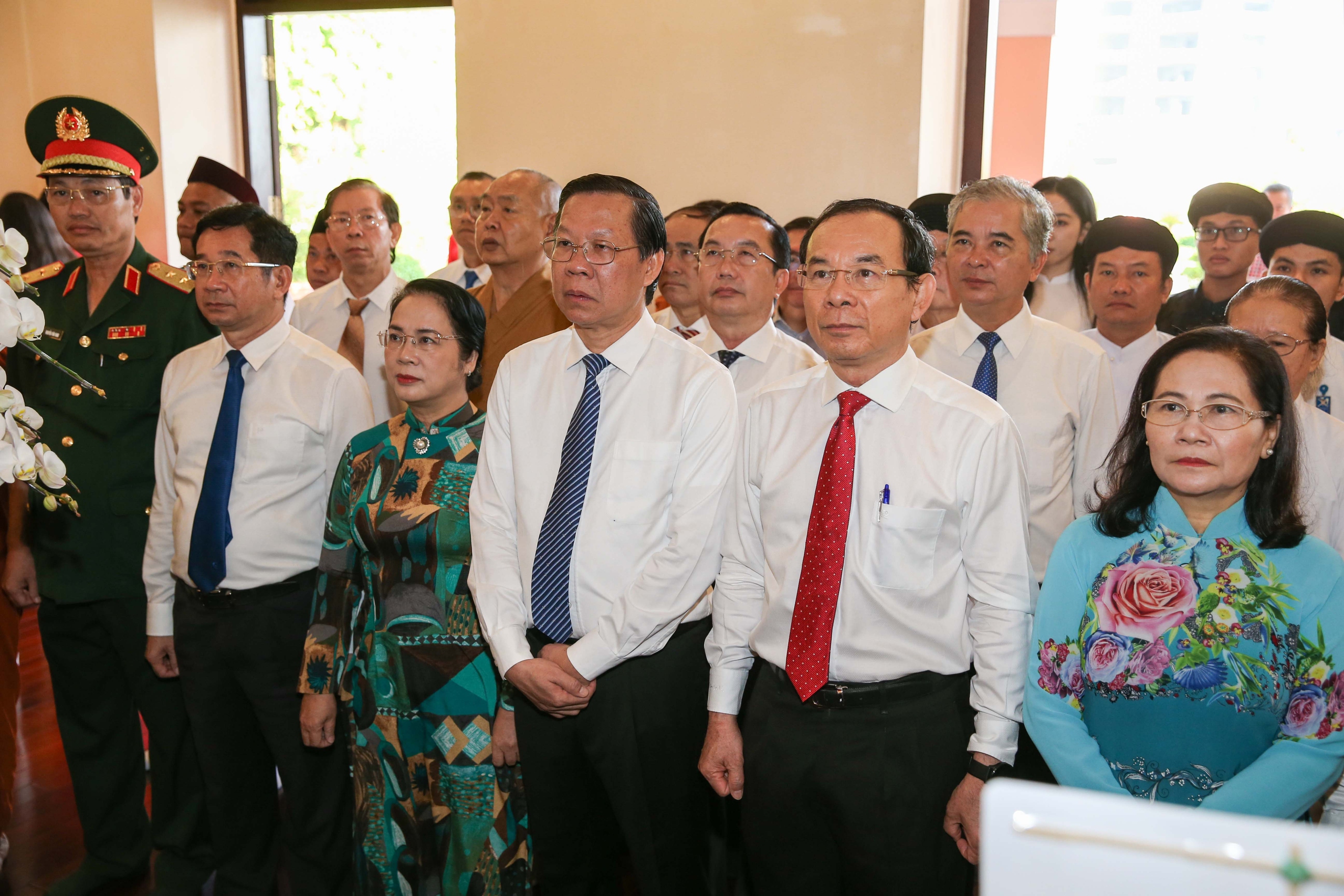 D&acirc;ng hương tưởng niệm Chủ tịch Hồ Ch&iacute; Minh, Chủ tịch T&ocirc;n Đức Thắng- Ảnh 1.