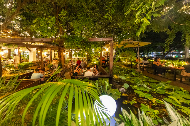 Người H&agrave; Nội h&aacute;o hức với kh&ocirc;ng gian trung thu truyền thống- Ảnh 10.
