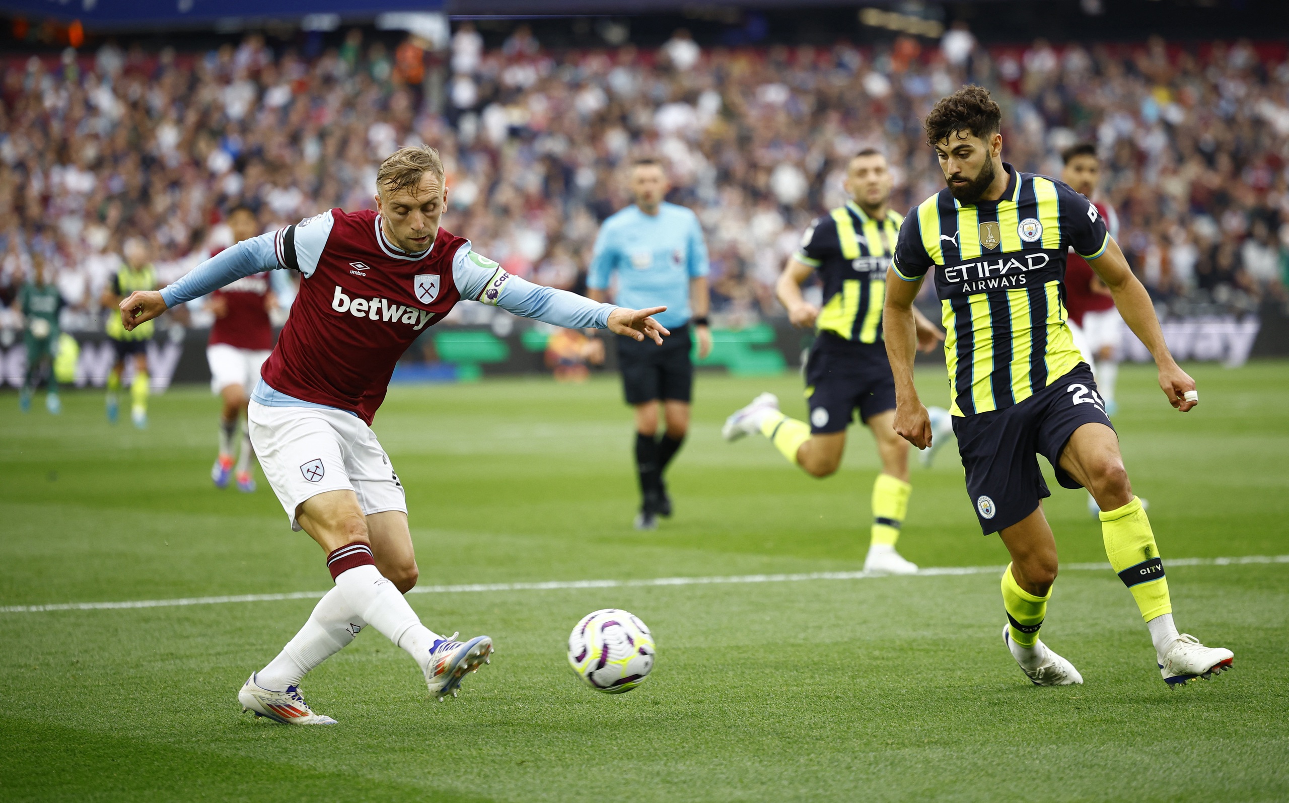 Haaland b&ugrave;ng nổ hat-trick, Man City hạ West Ham giật ng&ocirc;i đỉnh bảng- Ảnh 3.