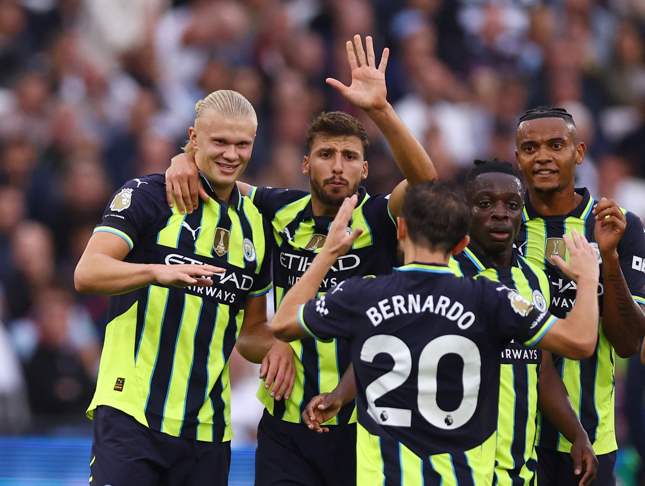Haaland b&ugrave;ng nổ hat-trick, Man City hạ West Ham giật ng&ocirc;i đỉnh bảng- Ảnh 4.