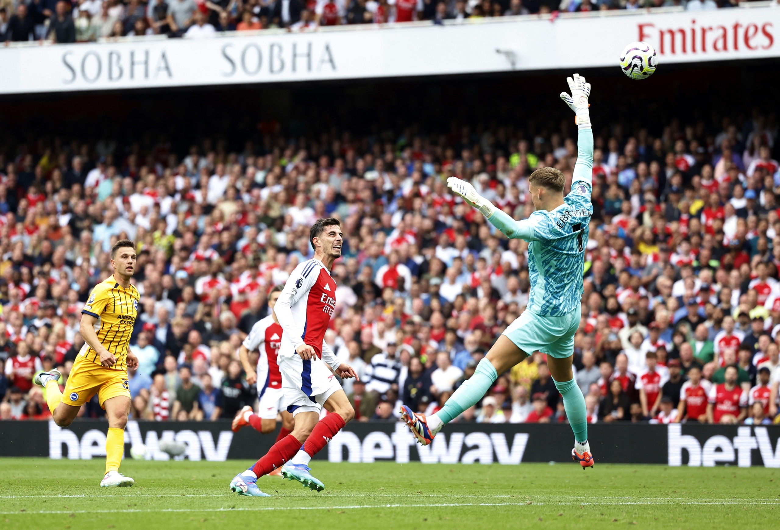 Arsenal nhận thẻ đỏ tranh cãi, Brighton tạm chiếm ngôi đầu Ngoại hạng Anh- Ảnh 3.