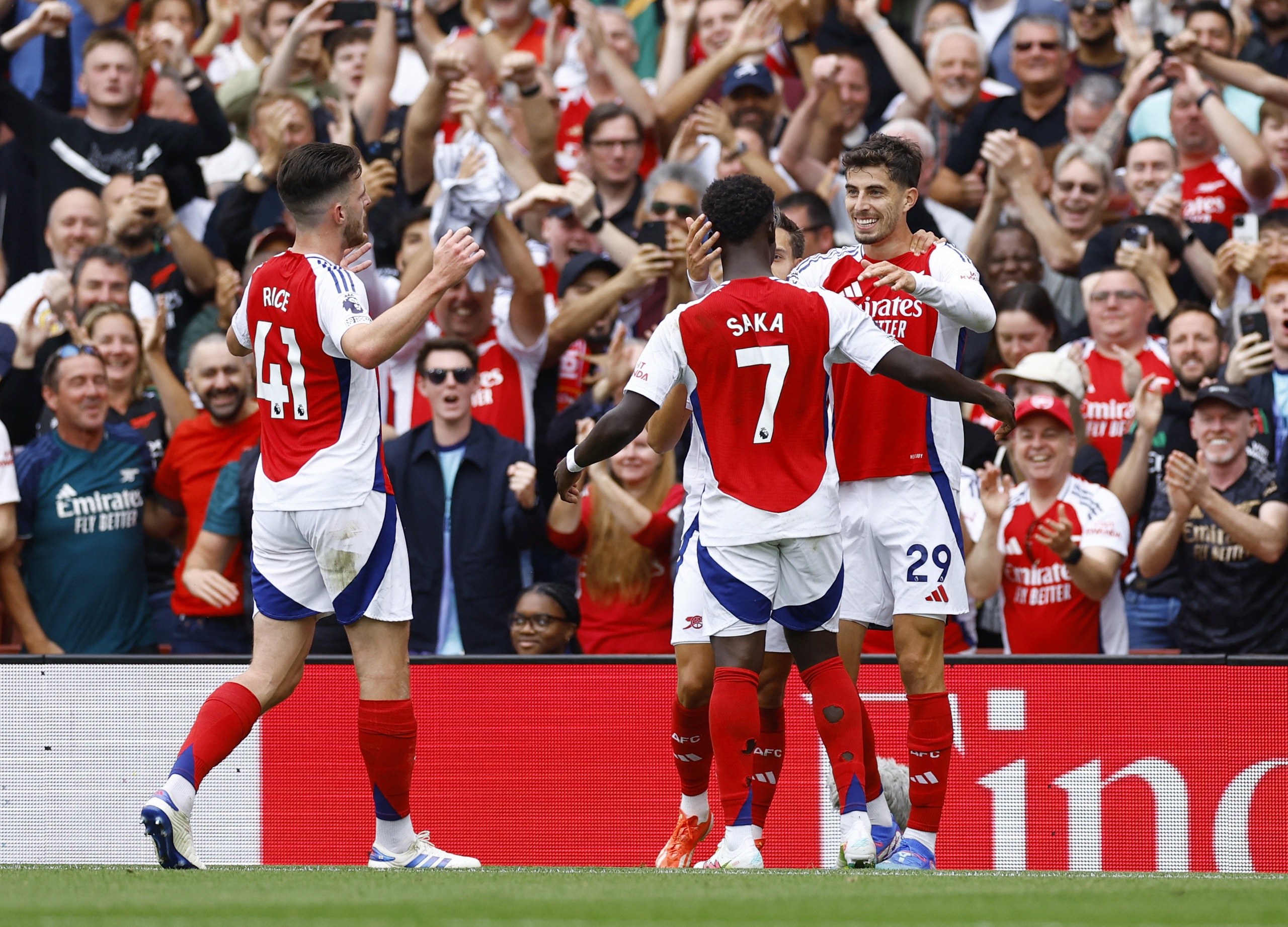 Arsenal nhận thẻ đỏ tranh cãi, Brighton tạm chiếm ngôi đầu Ngoại hạng Anh- Ảnh 4.