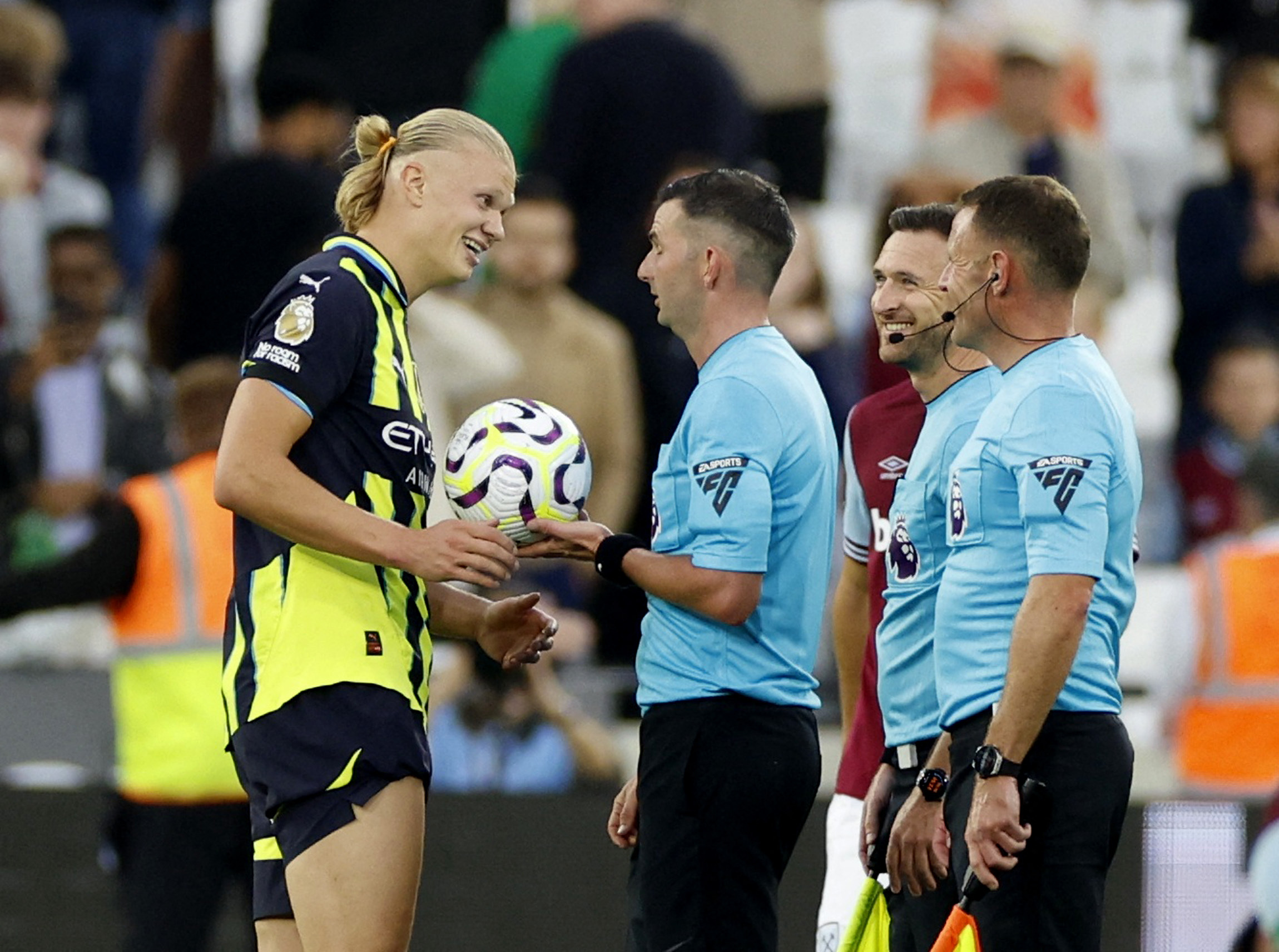 Haaland b&ugrave;ng nổ hat-trick, Man City hạ West Ham giật ng&ocirc;i đỉnh bảng- Ảnh 7.