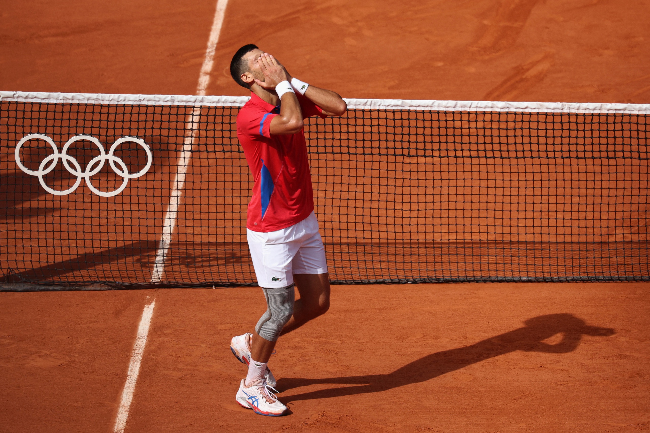 Olympic 2024: Thắng Alcaraz, Djokovic giải cơn kh&aacute;t v&agrave;ng sau 20 năm- Ảnh 1.