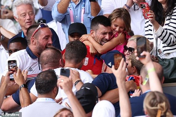 Olympic 2024: Thắng Alcaraz, Djokovic giải cơn kh&aacute;t v&agrave;ng sau 20 năm- Ảnh 5.