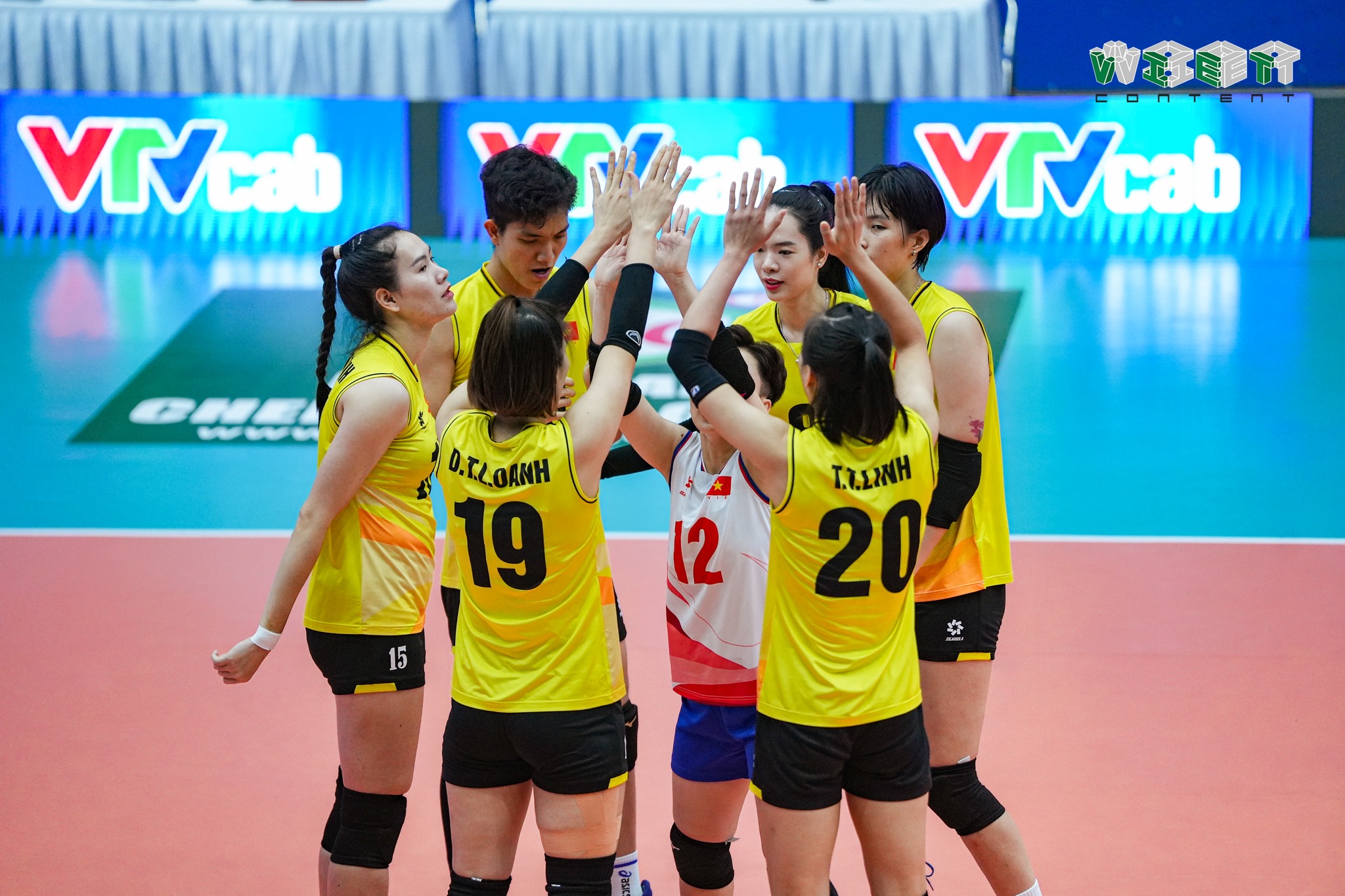 Tuyển b&oacute;ng chuyền nữ Việt Nam về nh&igrave; SEA V-League 2024 sau m&agrave;n rượt đuổi 5 v&aacute;n- Ảnh 1.