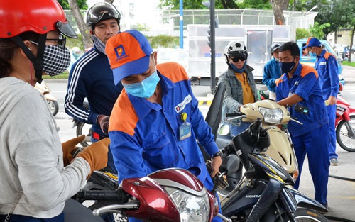 Giảm thuế với xăng dầu, ng&acirc;n s&aacute;ch 