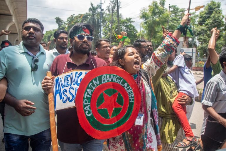 Biển người xông vào dinh thự, Thủ tướng Bangladesh