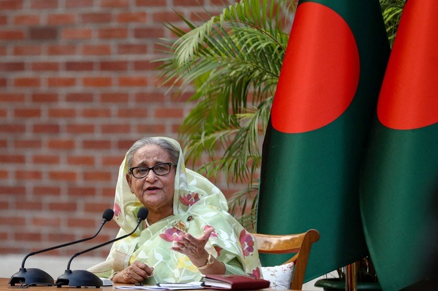 Biển người xông vào dinh thự, Thủ tướng Bangladesh