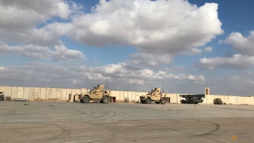 Xe qu&acirc;n sự của binh sĩ Mỹ tại căn cứ kh&ocirc;ng qu&acirc;n Al-Asad, Iraq. Ảnh: Reuters