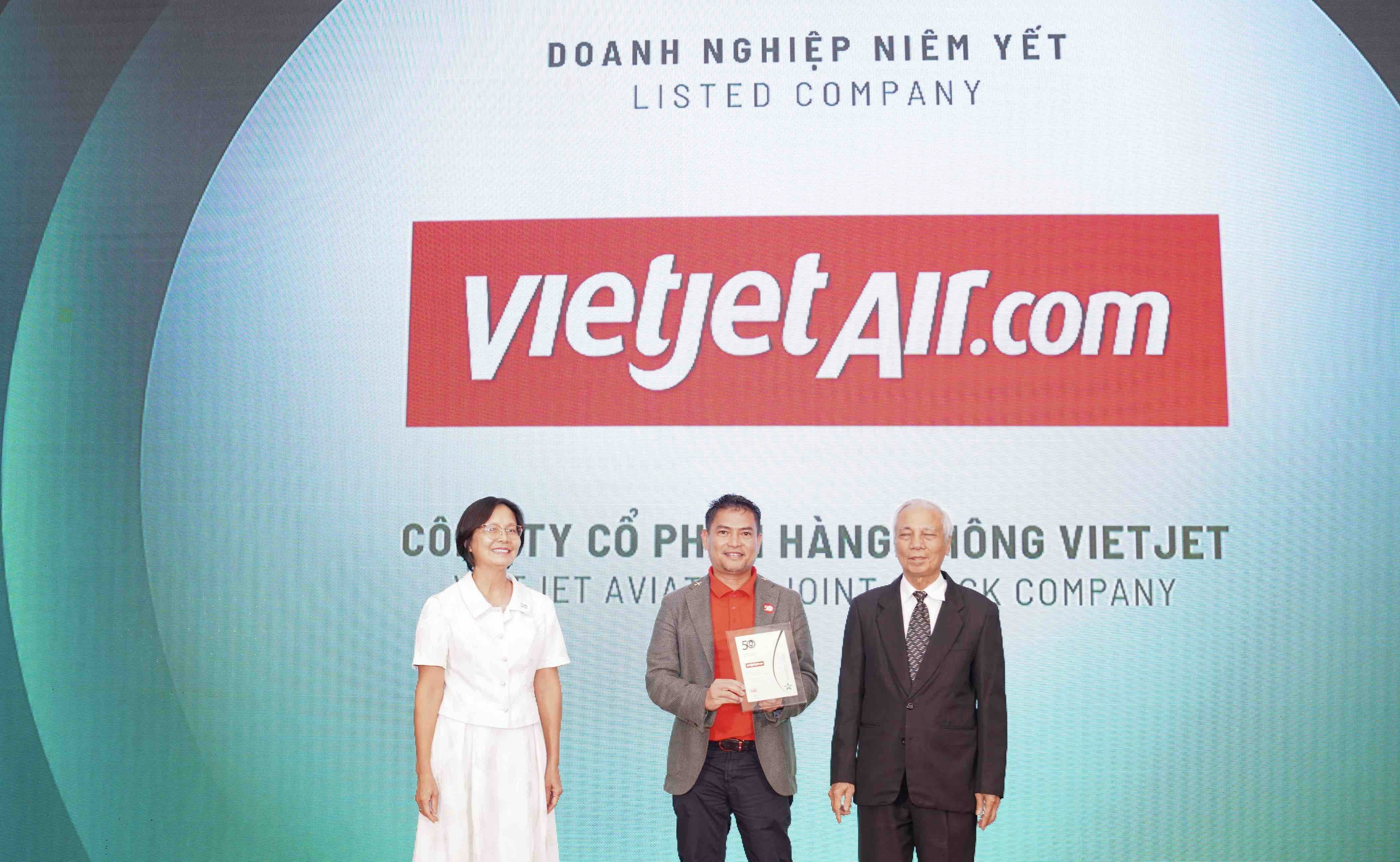 Vietjet được vinh danh trong Top 50 doanh nghiệp ph&aacute;t triển bền vững ti&ecirc;u biểu 2024- Ảnh 1.