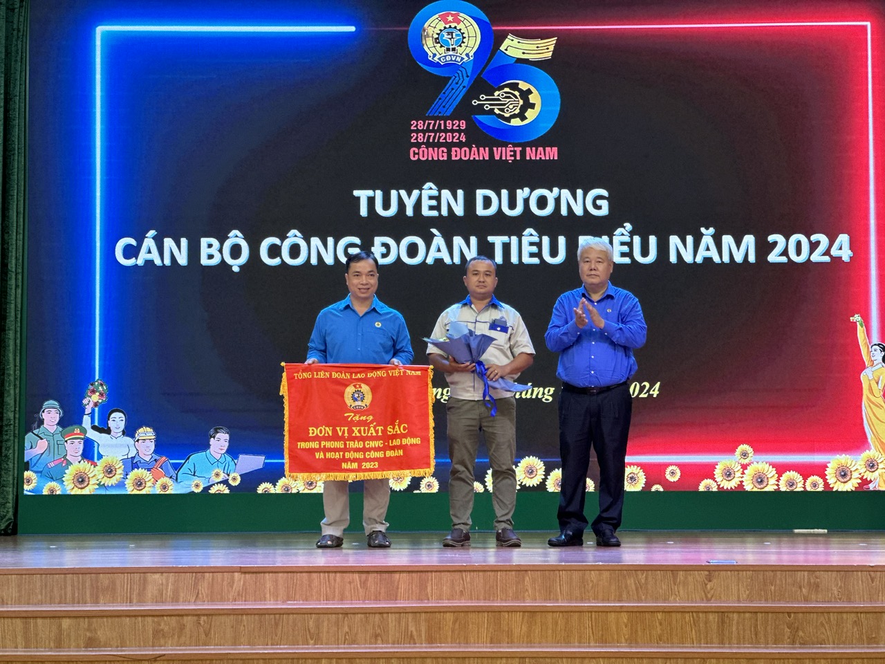 Nhiều c&ocirc;ng tr&igrave;nh &yacute; nghĩa, thiết thực mừng 95 năm th&agrave;nh lập C&ocirc;ng đo&agrave;n Việt Nam- Ảnh 8.
