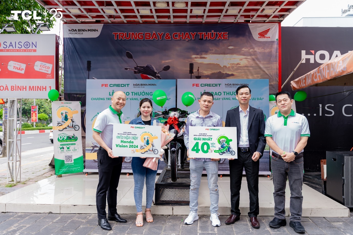 FE CREDIT trao thưởng xe m&aacute;y, ho&agrave;n tiền đến kh&aacute;ch h&agrave;ng- Ảnh 1.
