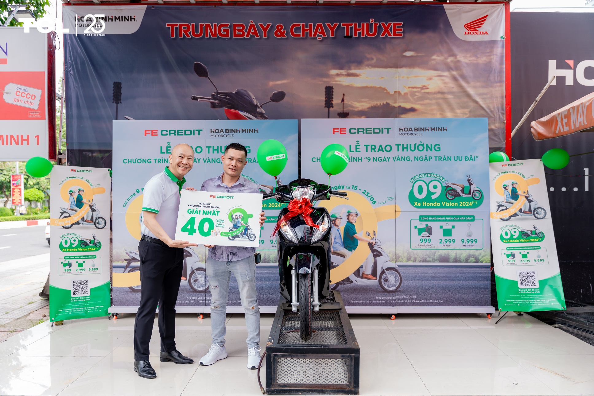 FE CREDIT trao thưởng xe m&aacute;y, ho&agrave;n tiền đến kh&aacute;ch h&agrave;ng- Ảnh 3.