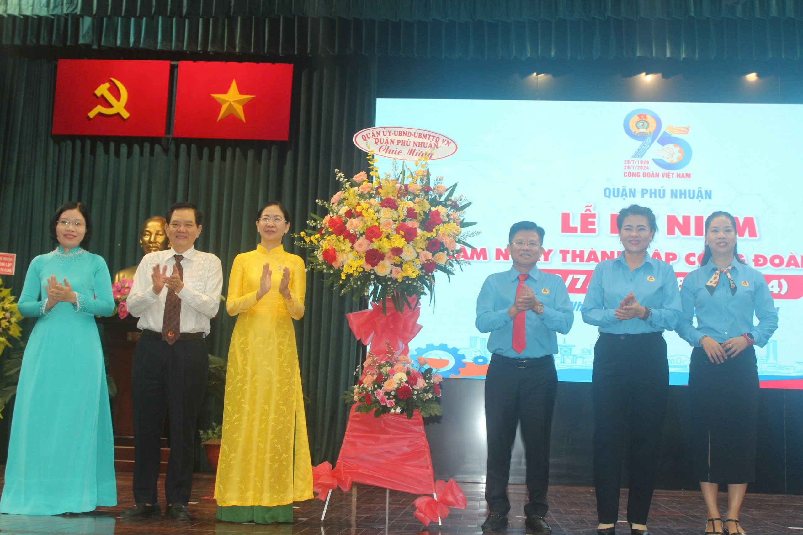 Nhiều c&ocirc;ng tr&igrave;nh &yacute; nghĩa, thiết thực mừng 95 năm th&agrave;nh lập C&ocirc;ng đo&agrave;n Việt Nam- Ảnh 1.