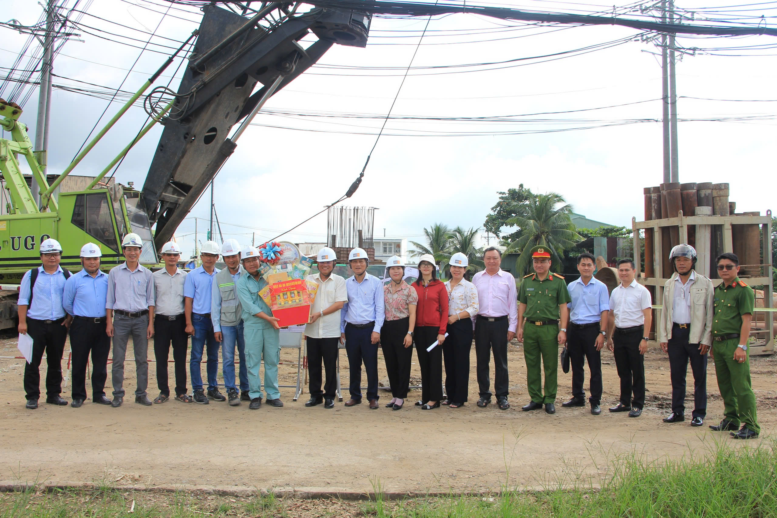 B&igrave;nh Ch&aacute;nh thăm, động vi&ecirc;n c&aacute;c nh&agrave; thầu thi c&ocirc;ng Dự &aacute;n đường V&agrave;nh đai 3- Ảnh 1.