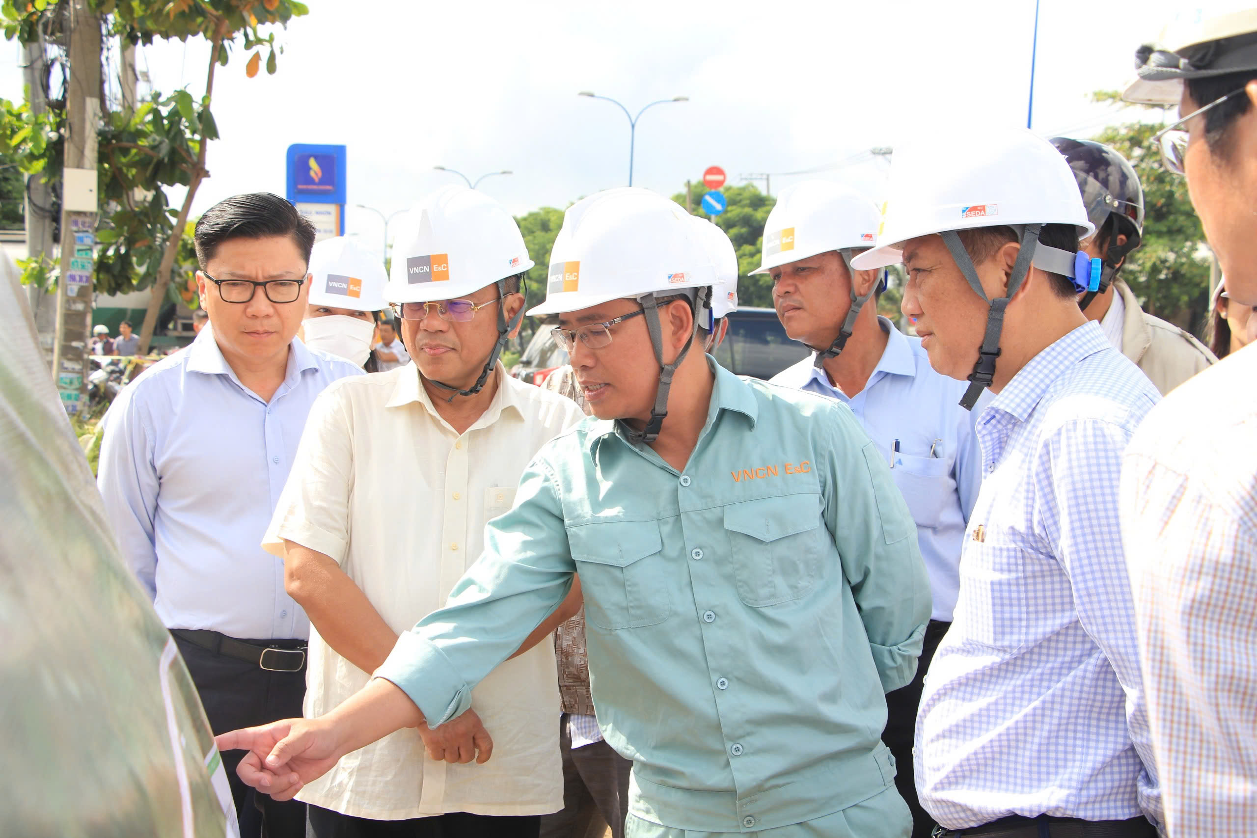 B&igrave;nh Ch&aacute;nh thăm, động vi&ecirc;n c&aacute;c nh&agrave; thầu thi c&ocirc;ng Dự &aacute;n đường V&agrave;nh đai 3- Ảnh 2.