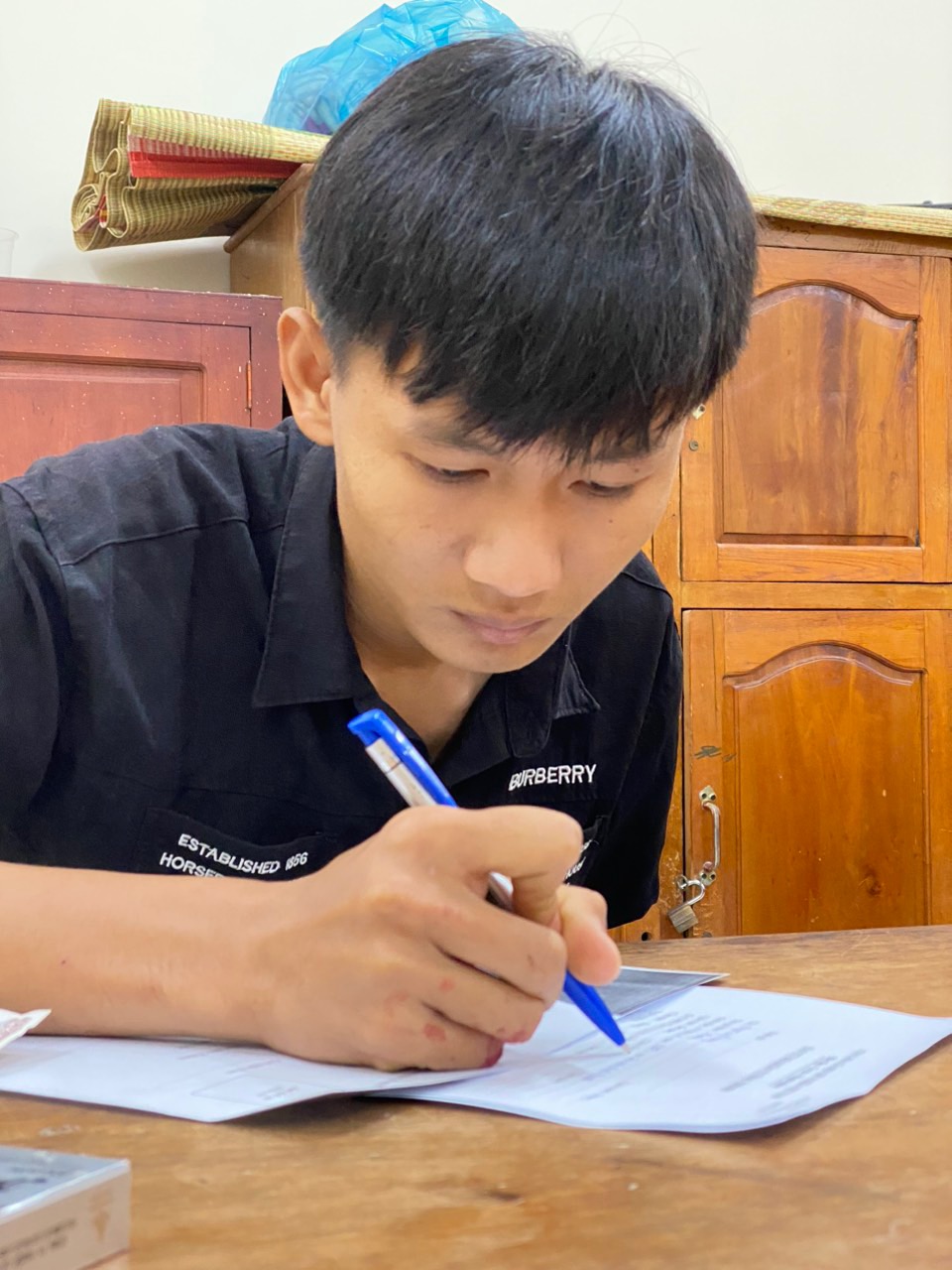 C&ocirc;ng an khống chế thanh ni&ecirc;n 19 tuổi phạm tội rồi chạy trốn tr&ecirc;n xe kh&aacute;ch- Ảnh 2.