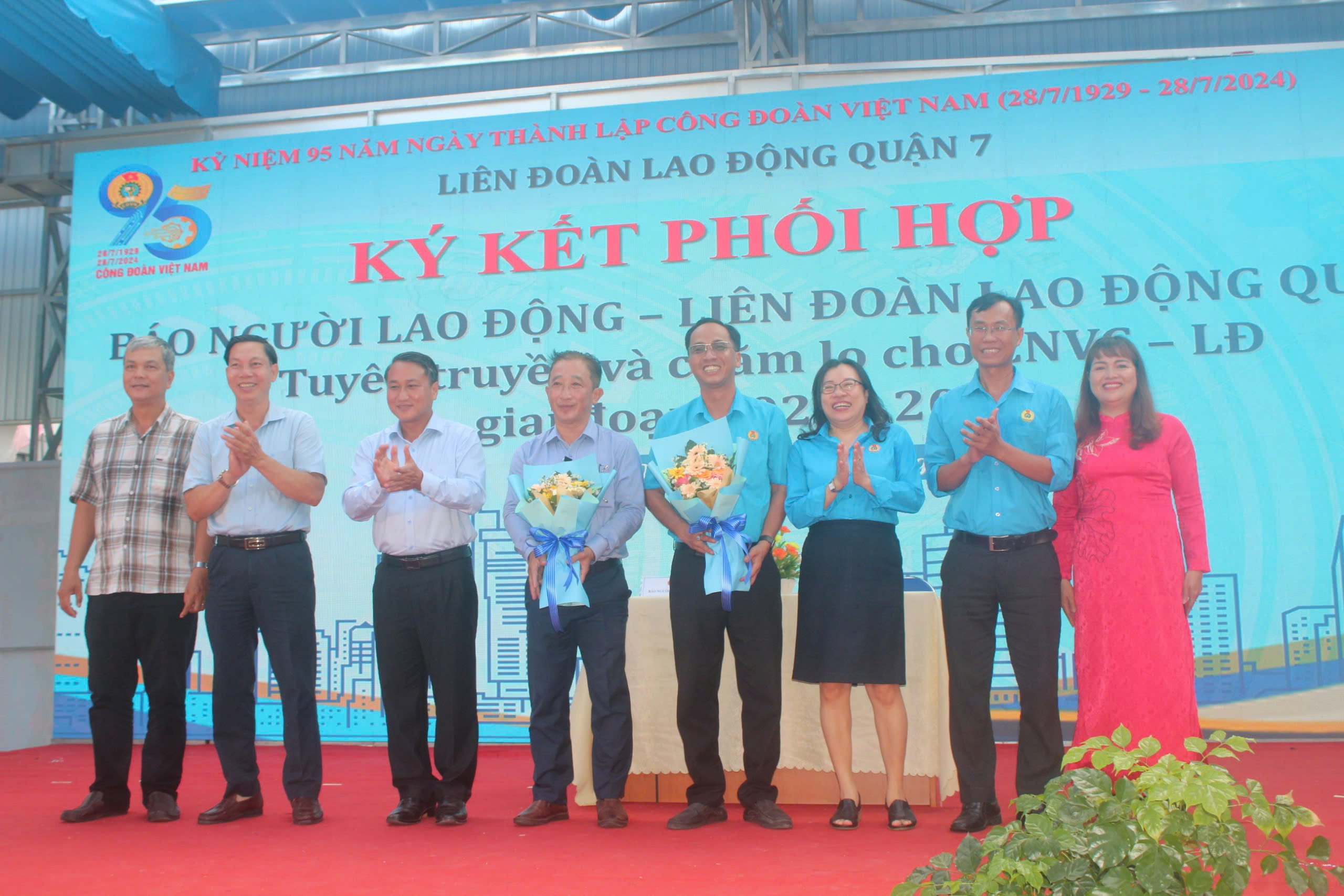 B&aacute;o Người Lao Động k&yacute; kết phối hợp hoạt động với LĐLĐ quận 7- Ảnh 4.