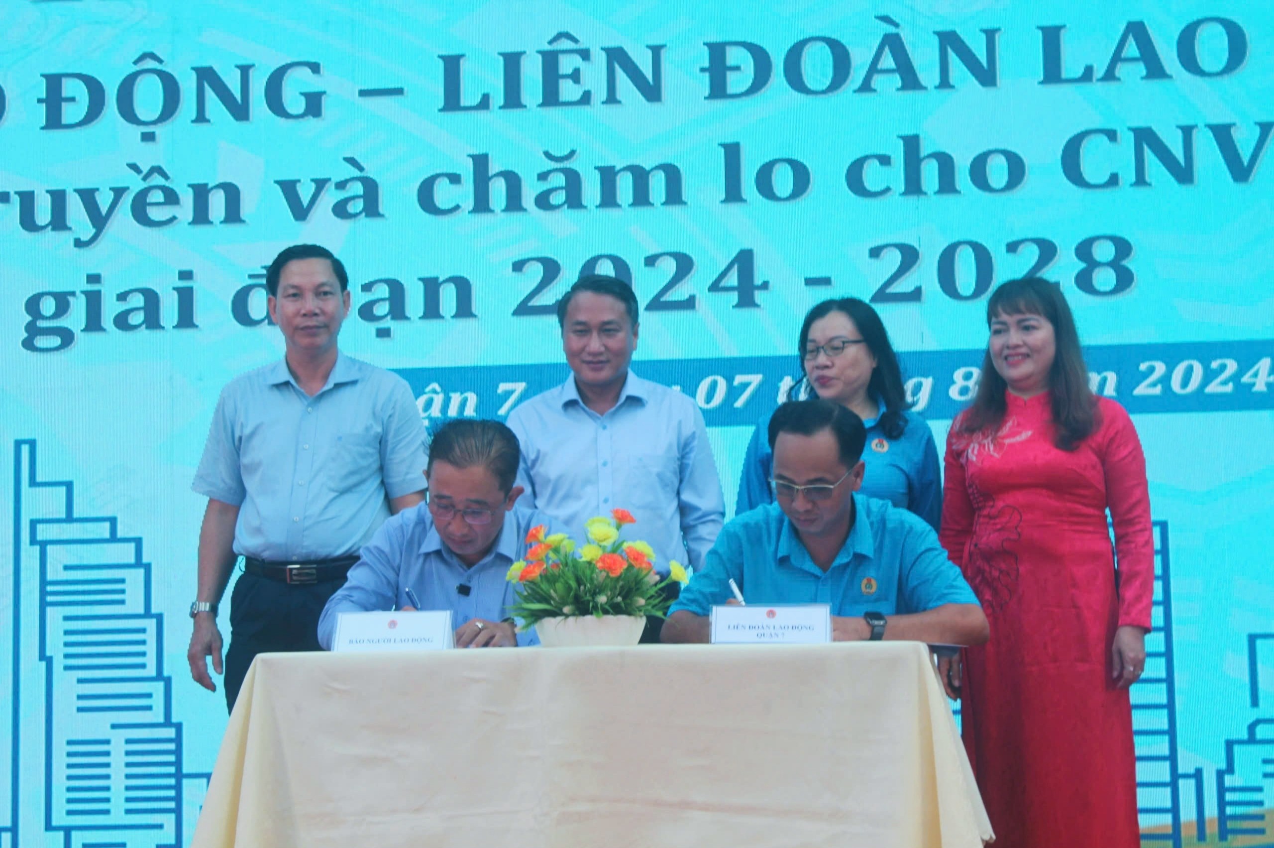 B&aacute;o Người Lao Động k&yacute; kết phối hợp hoạt động với LĐLĐ quận 7- Ảnh 3.