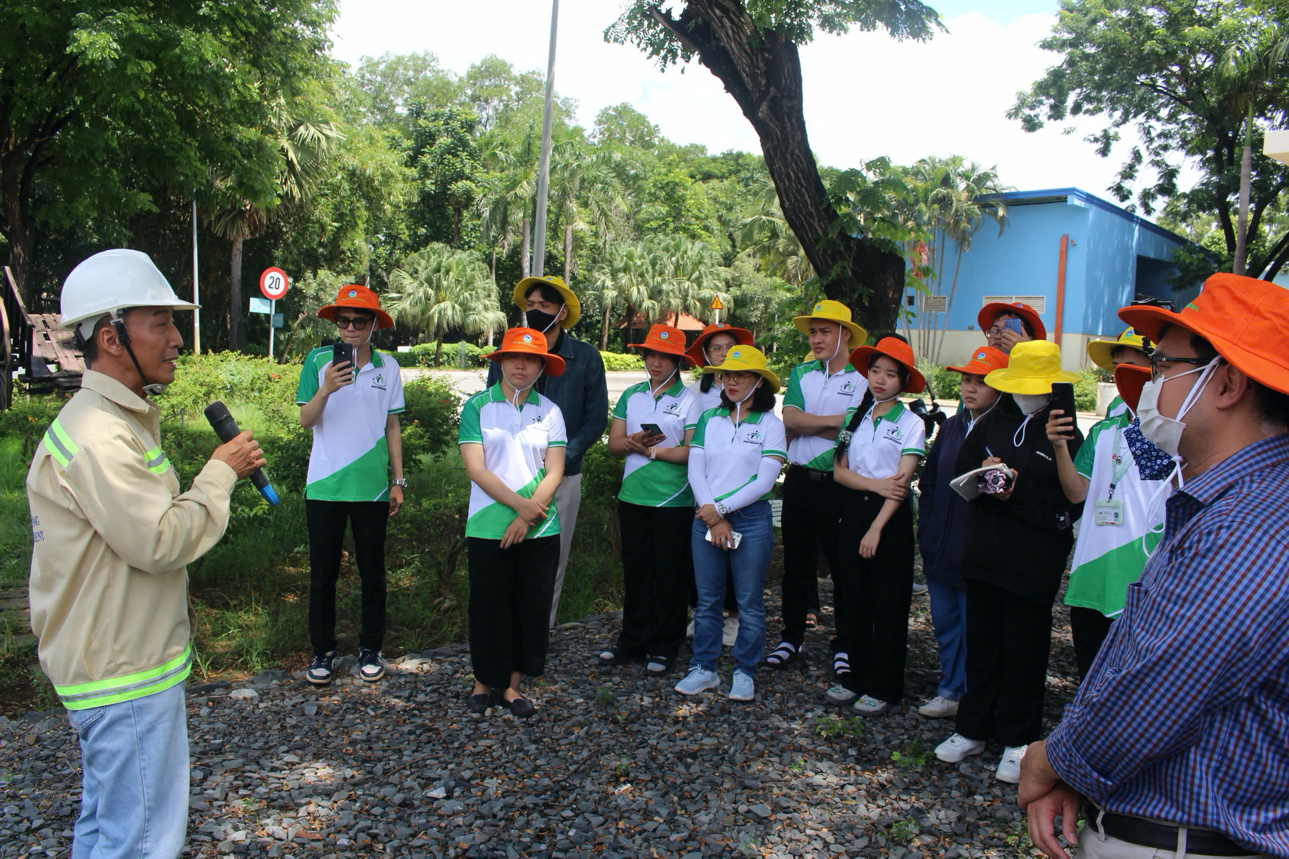 Sinh vi&ecirc;n Trường Đại học T&acirc;n Tạo tham quan m&ocirc; h&igrave;nh xử l&yacute; r&aacute;c tại VWS- Ảnh 2.