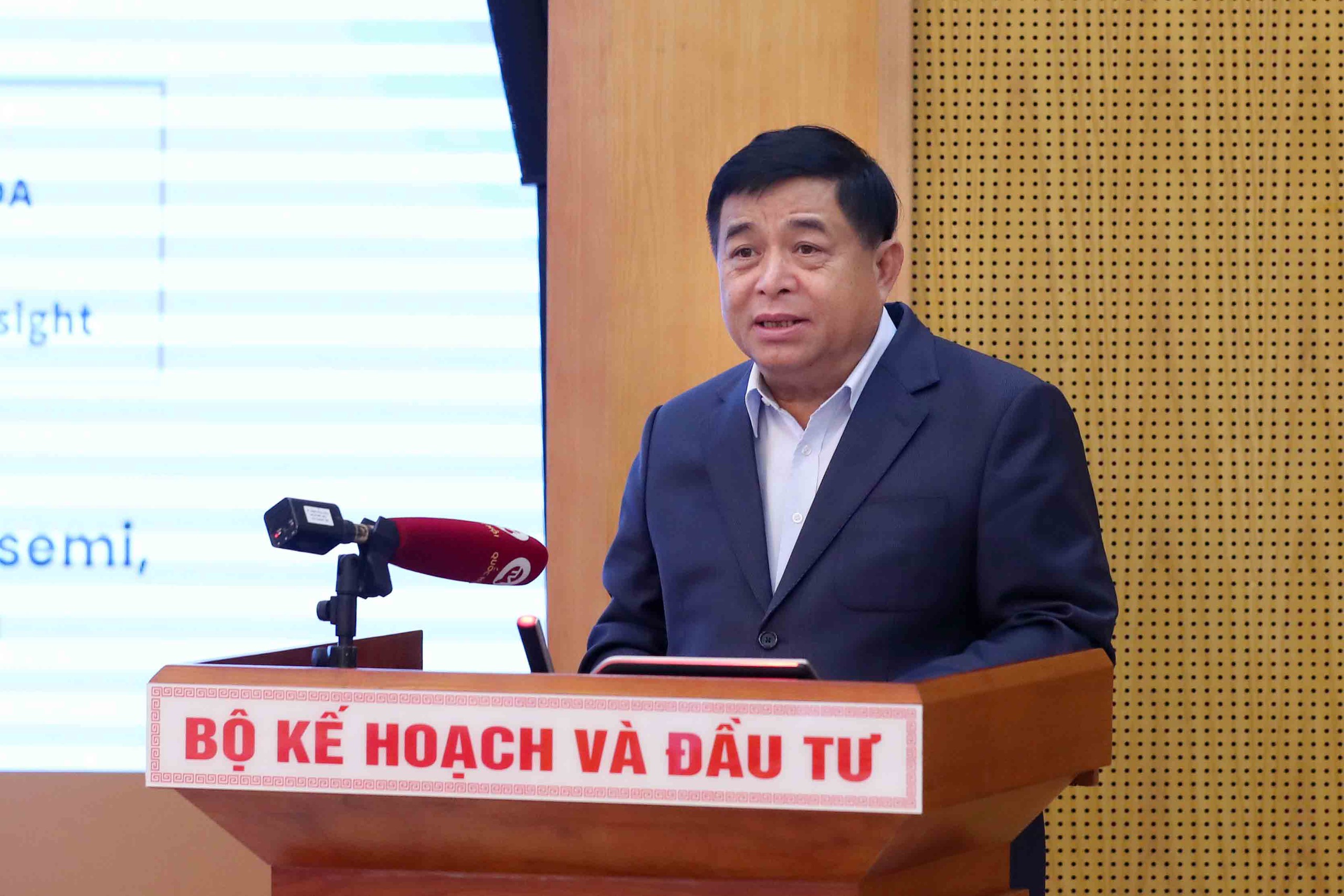 Chủ tịch FPT Trương Gia B&igrave;nh cam kết đ&agrave;o tạo 10.000 kỹ sư b&aacute;n dẫn- Ảnh 1.