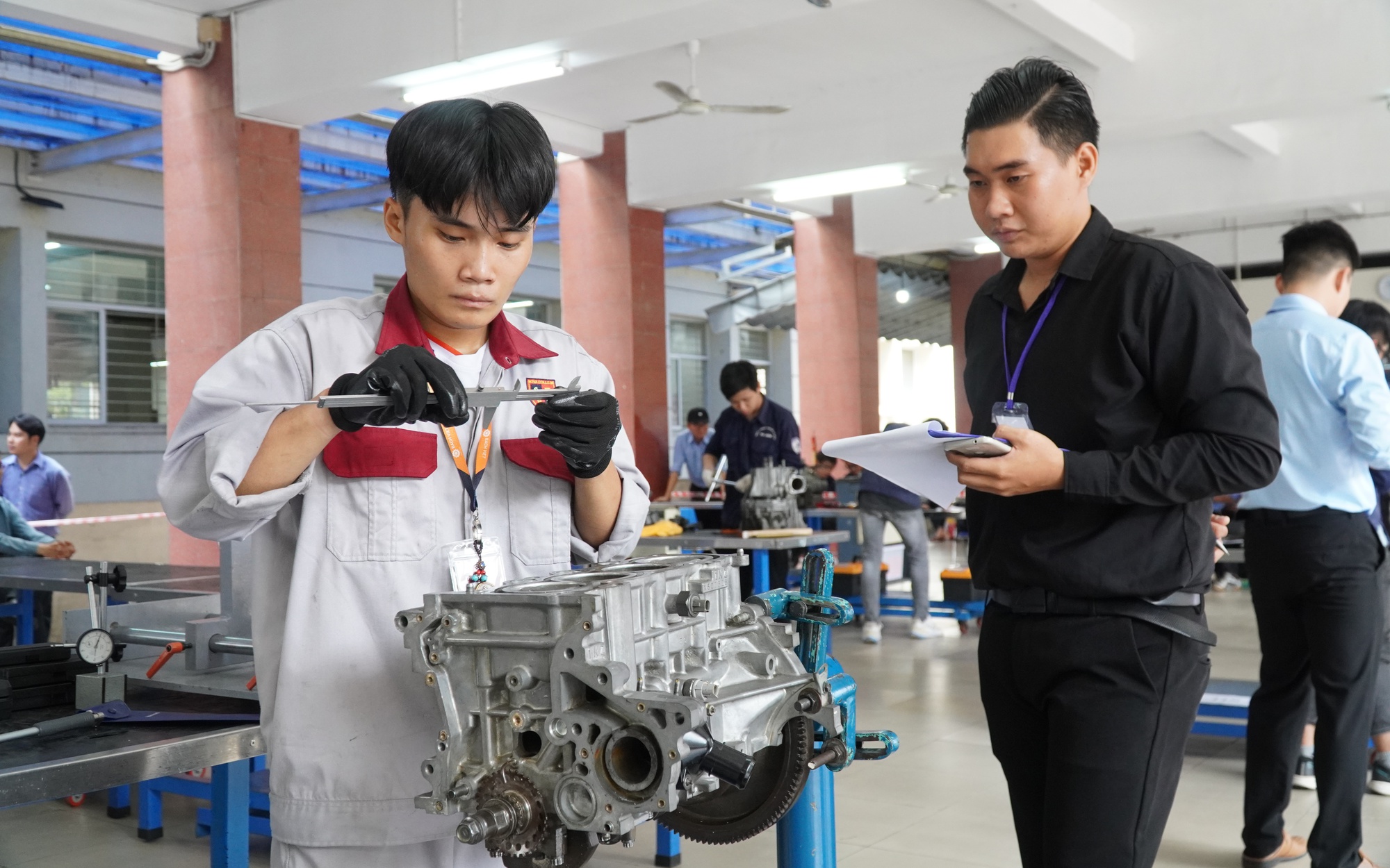 Khắc phục tình trạng "thừa thầy, thiếu thợ"
