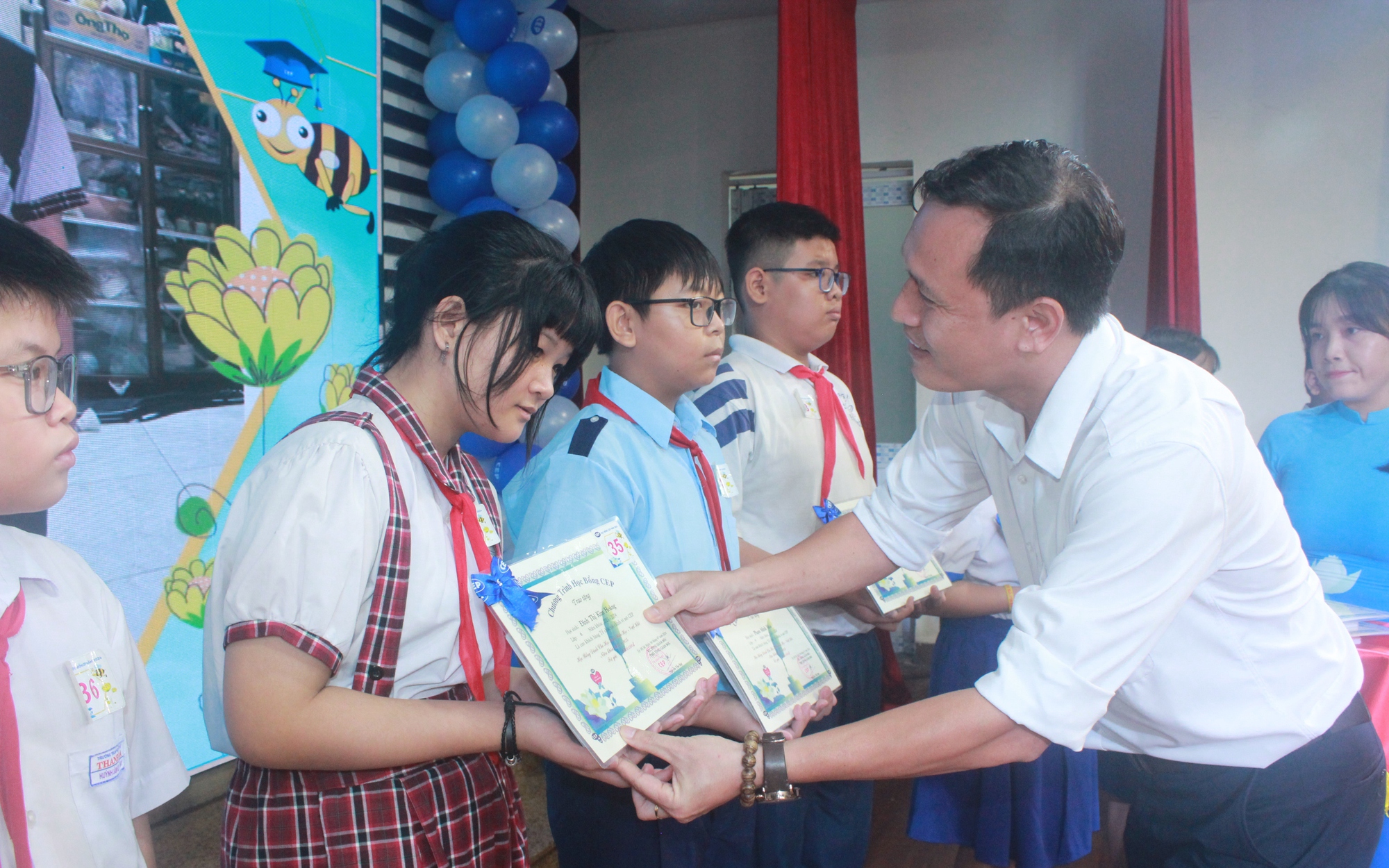 CEP Bình Thạnh tiếp sức con thành viên nghèo