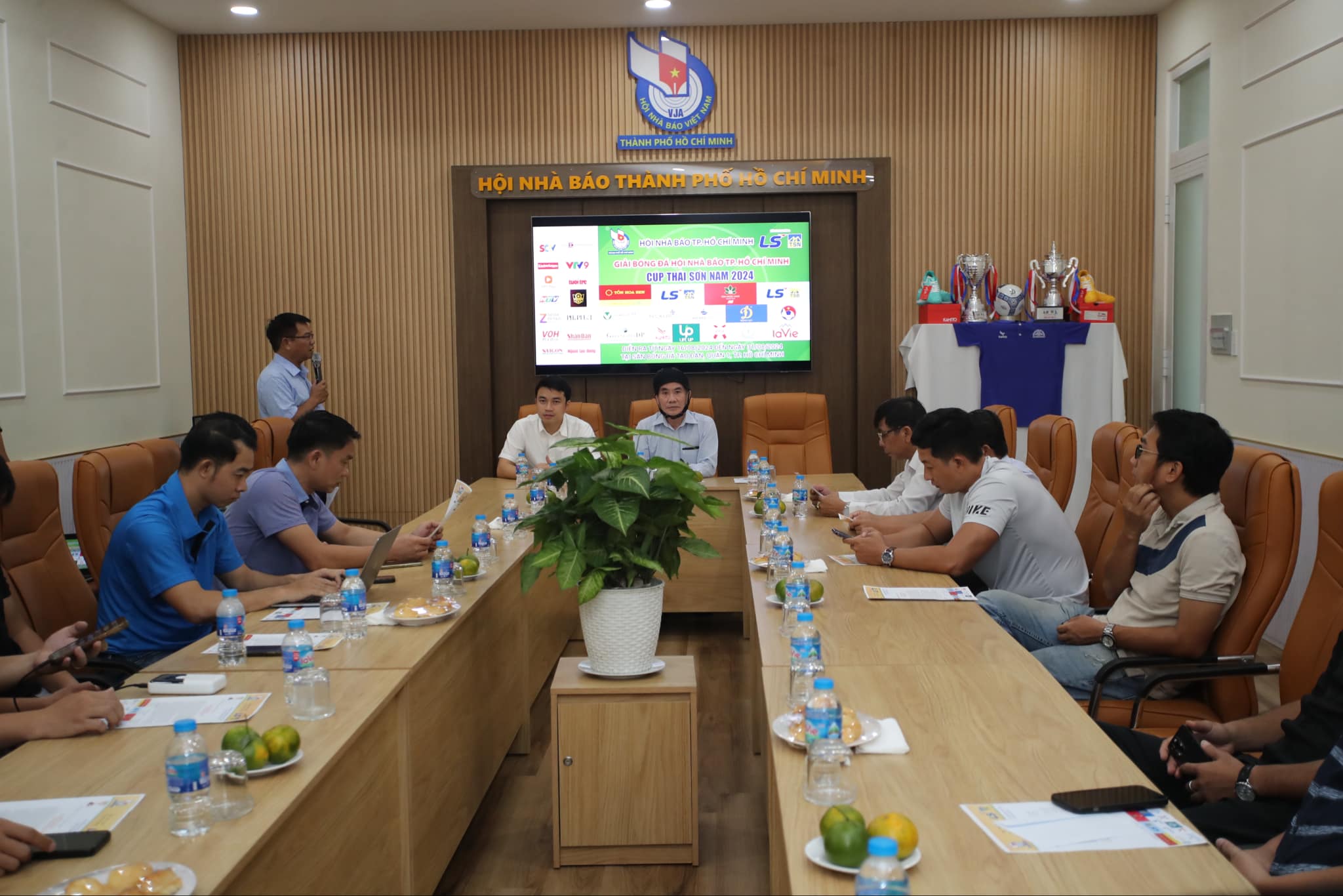 Đội B&aacute;o Người Lao Động v&agrave;o bảng đấu kh&oacute; Giải B&oacute;ng đ&aacute; Hội Nh&agrave; b&aacute;o TP HCM- Ảnh 1.