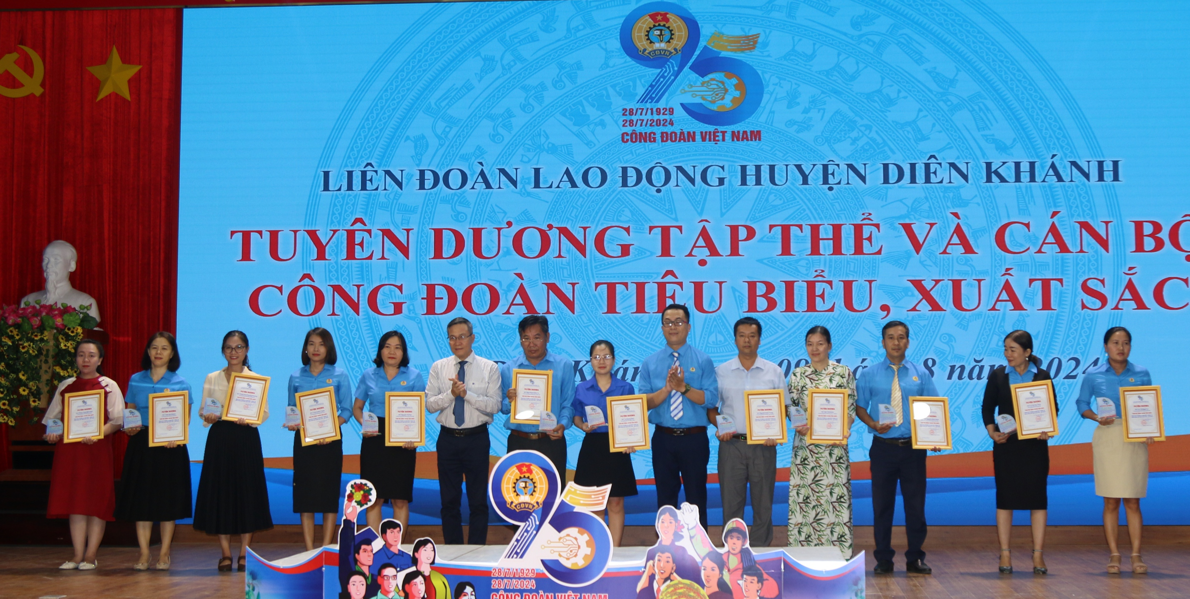LĐLĐ huyện Di&ecirc;n Kh&aacute;nh tổ chức kỷ niệm 95 năm th&agrave;nh lập C&ocirc;ng đo&agrave;n Việt Nam
- Ảnh 4.