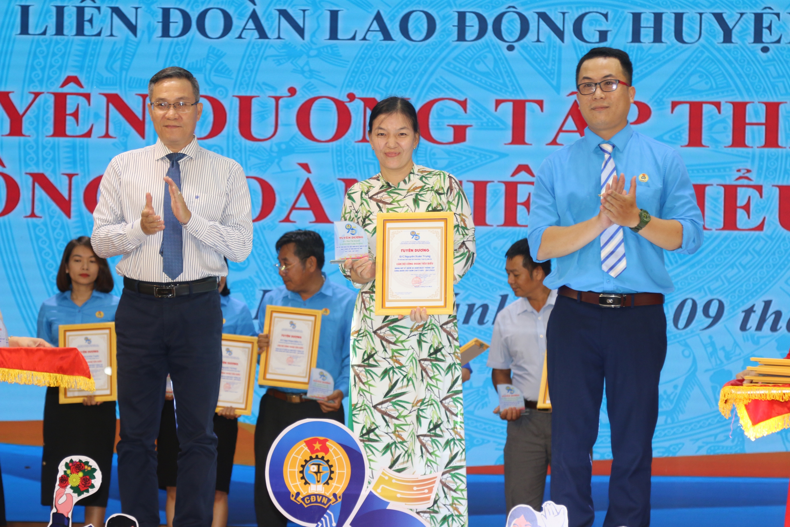 LĐLĐ huyện Di&ecirc;n Kh&aacute;nh tổ chức kỷ niệm 95 năm th&agrave;nh lập C&ocirc;ng đo&agrave;n Việt Nam
- Ảnh 3.
