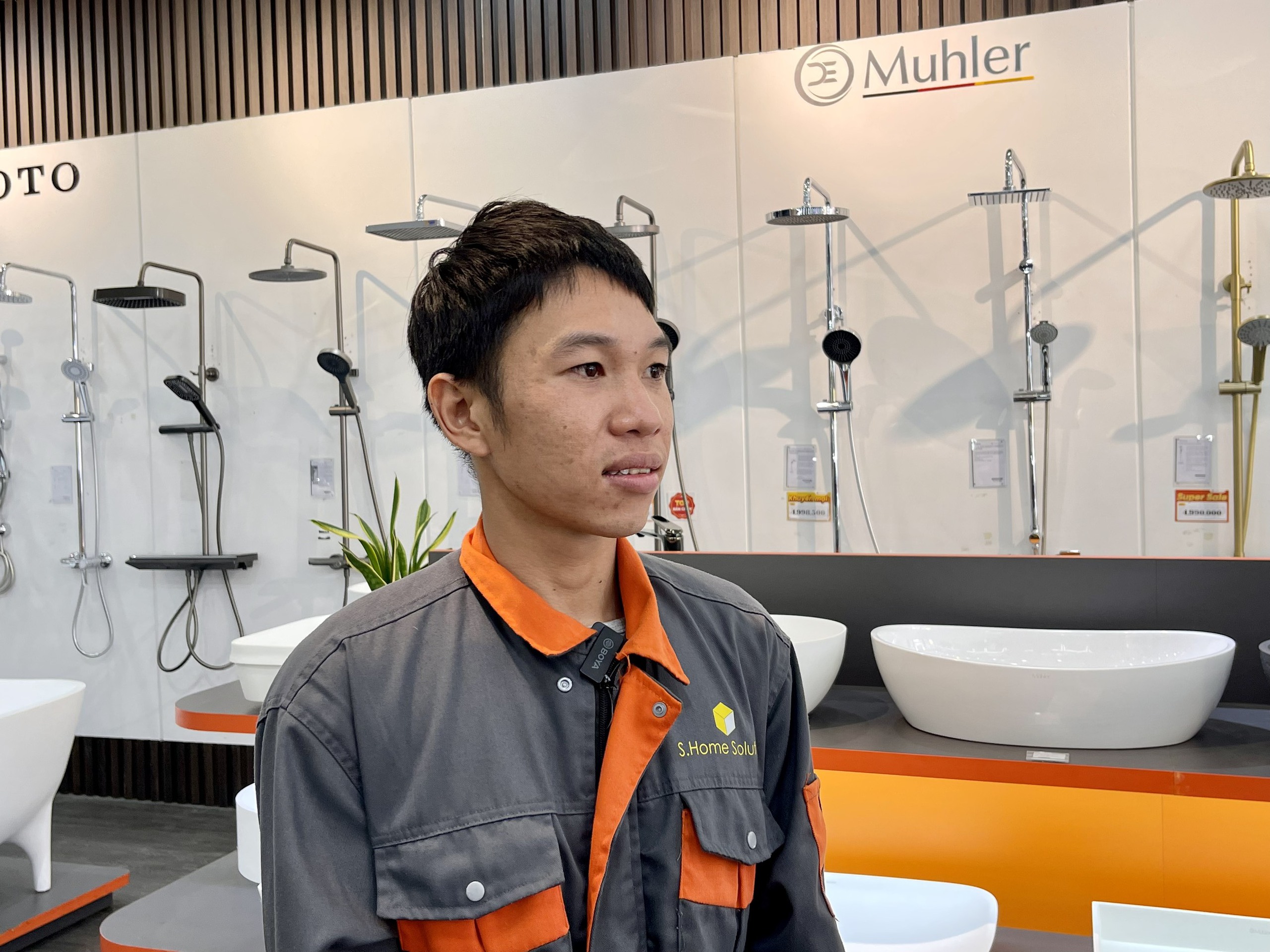 Người hỗ trợ cứu t&agrave;i xế &ocirc; t&ocirc; ở cầu Ph&uacute; Mỹ: Kh&ocirc;ng kịp nghĩ ngợi g&igrave;!- Ảnh 1.